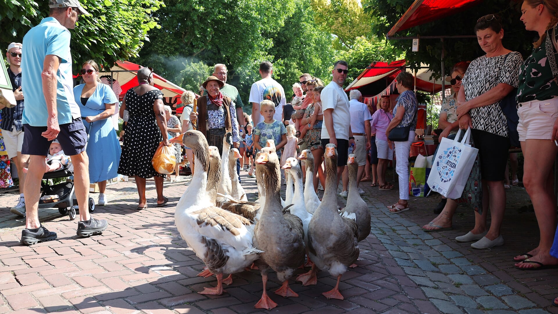 Een gezellige jaarmarkt in Heukelum