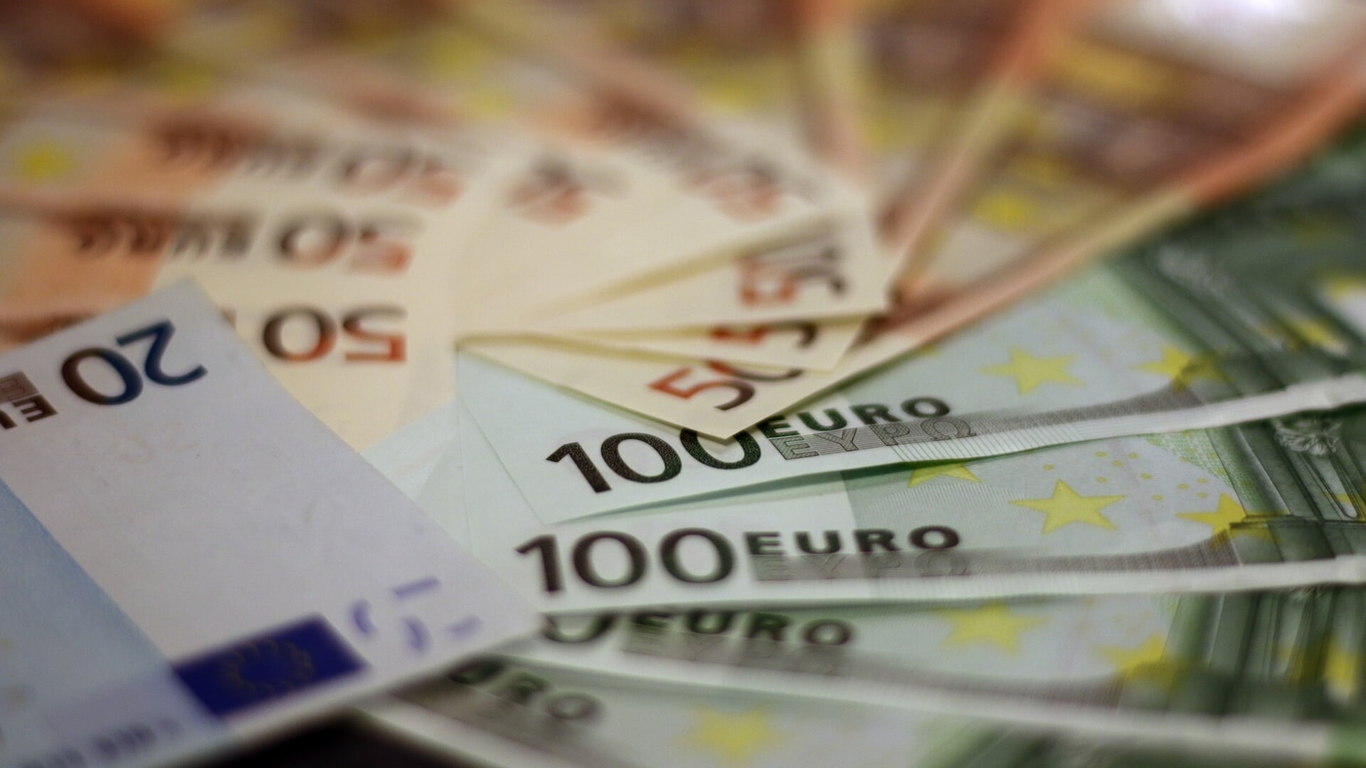Bezuinigen gemeente Lochem blijft nodig ondanks ravijn dat een vallei werd