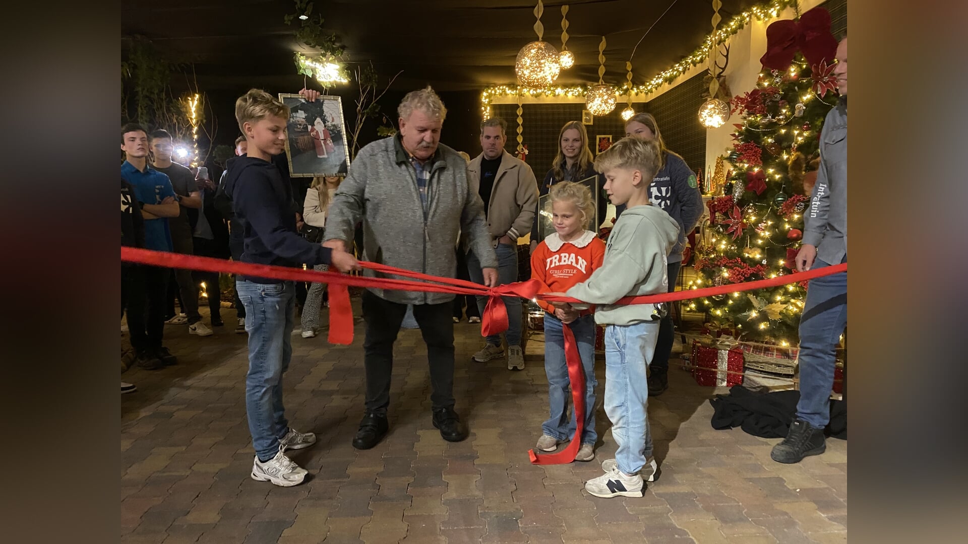 Kerstshow Intratuin Bredevoort feestelijk geopend