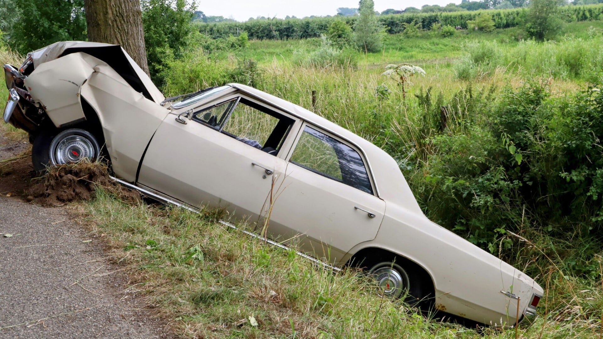 Ongeval met oldtimer in Beusichem