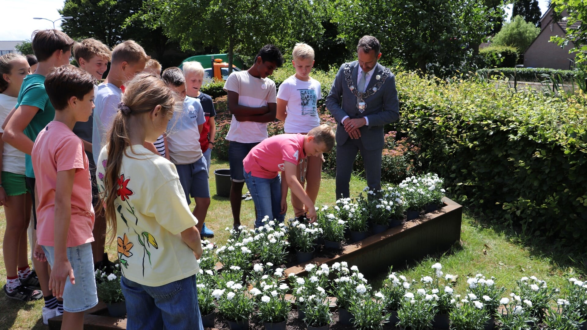 Ereveld onthuld bij het veteranenmonument in Lopik