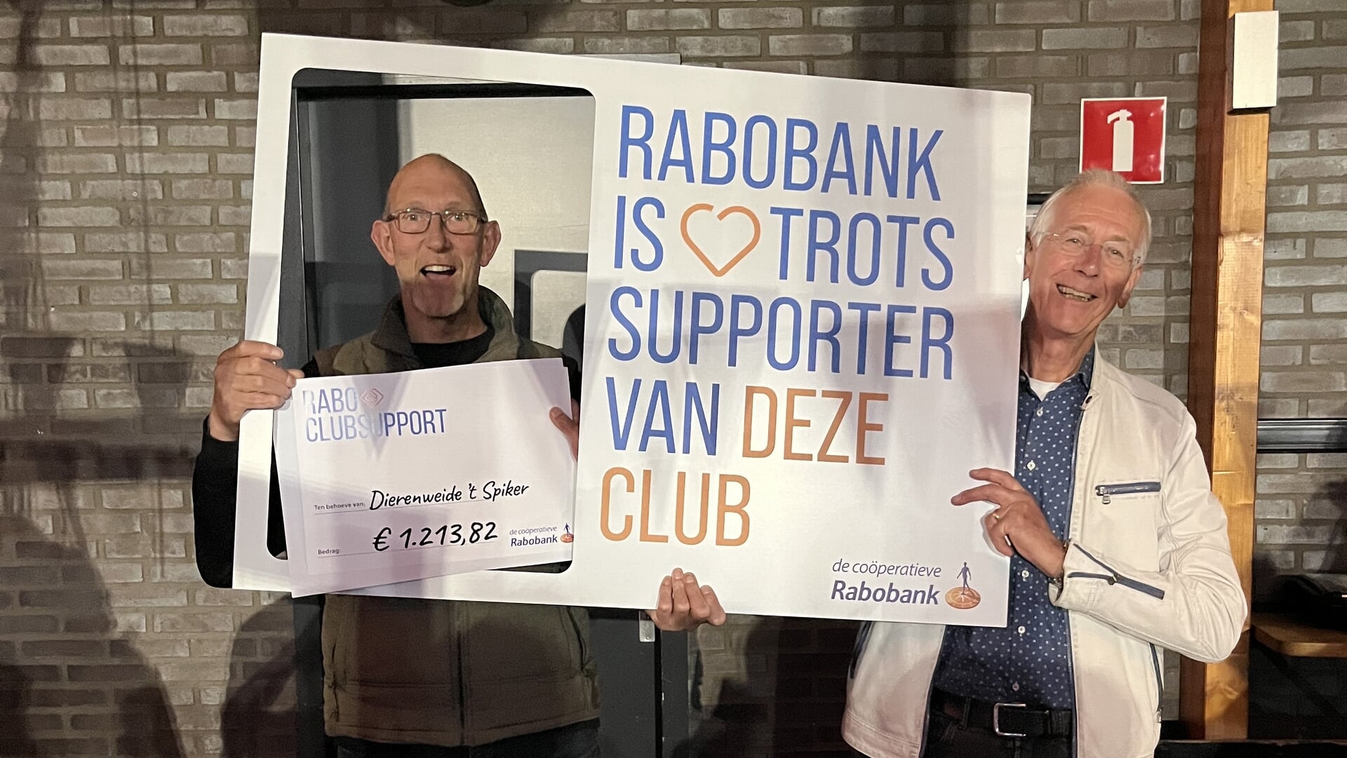 Cheque voor hek dierenweide ’t Spiker