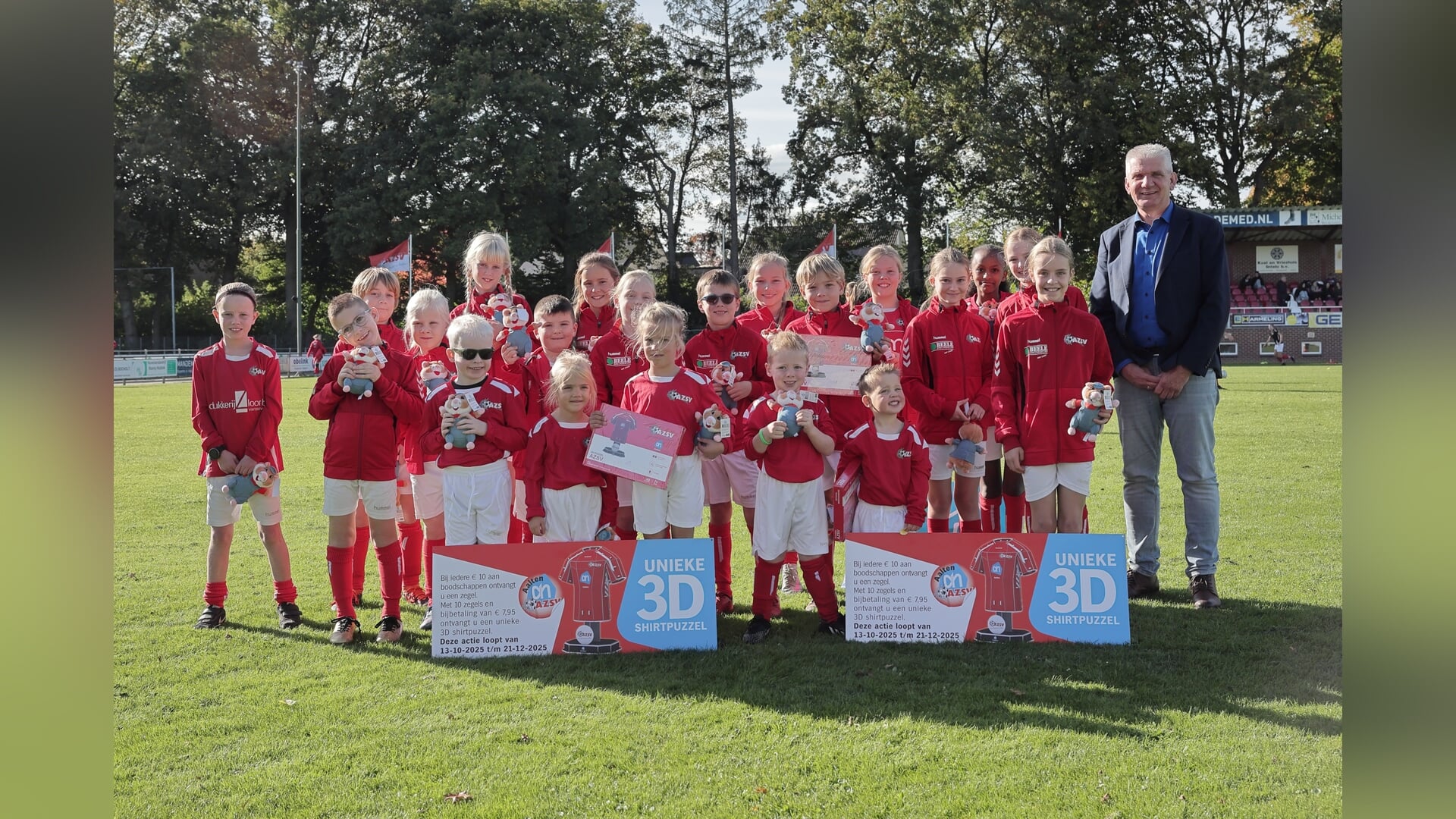 Feestelijke players-escort AZSV-jeugd en aftrap van actie Albert Heijn