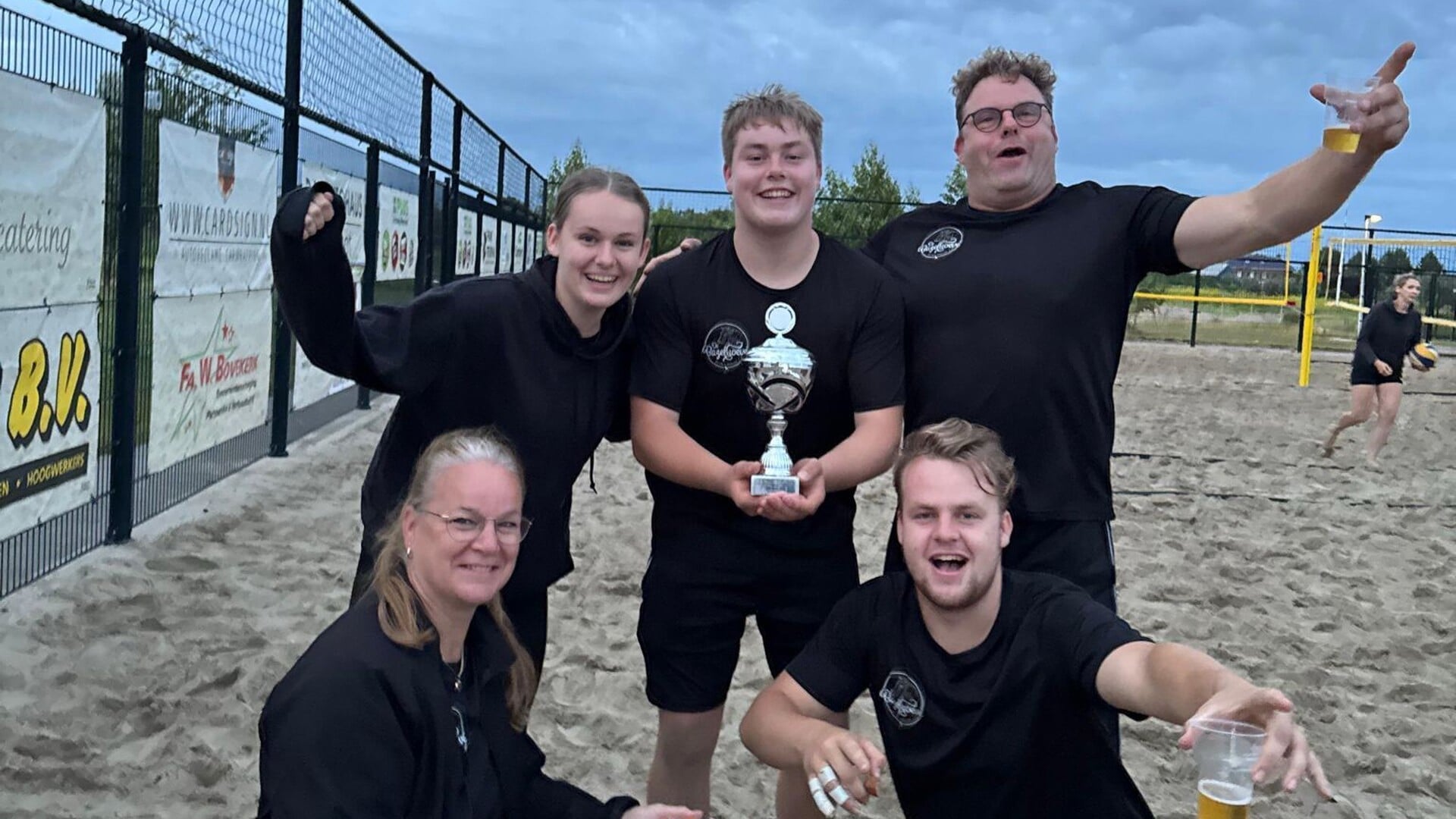De Bazelhoeve wint de Plus Versteeg Beachweek in Meerkerk