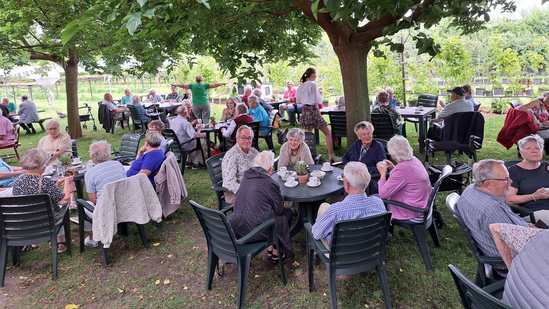 Kersen eten met ANBO - PCOB in Tricht