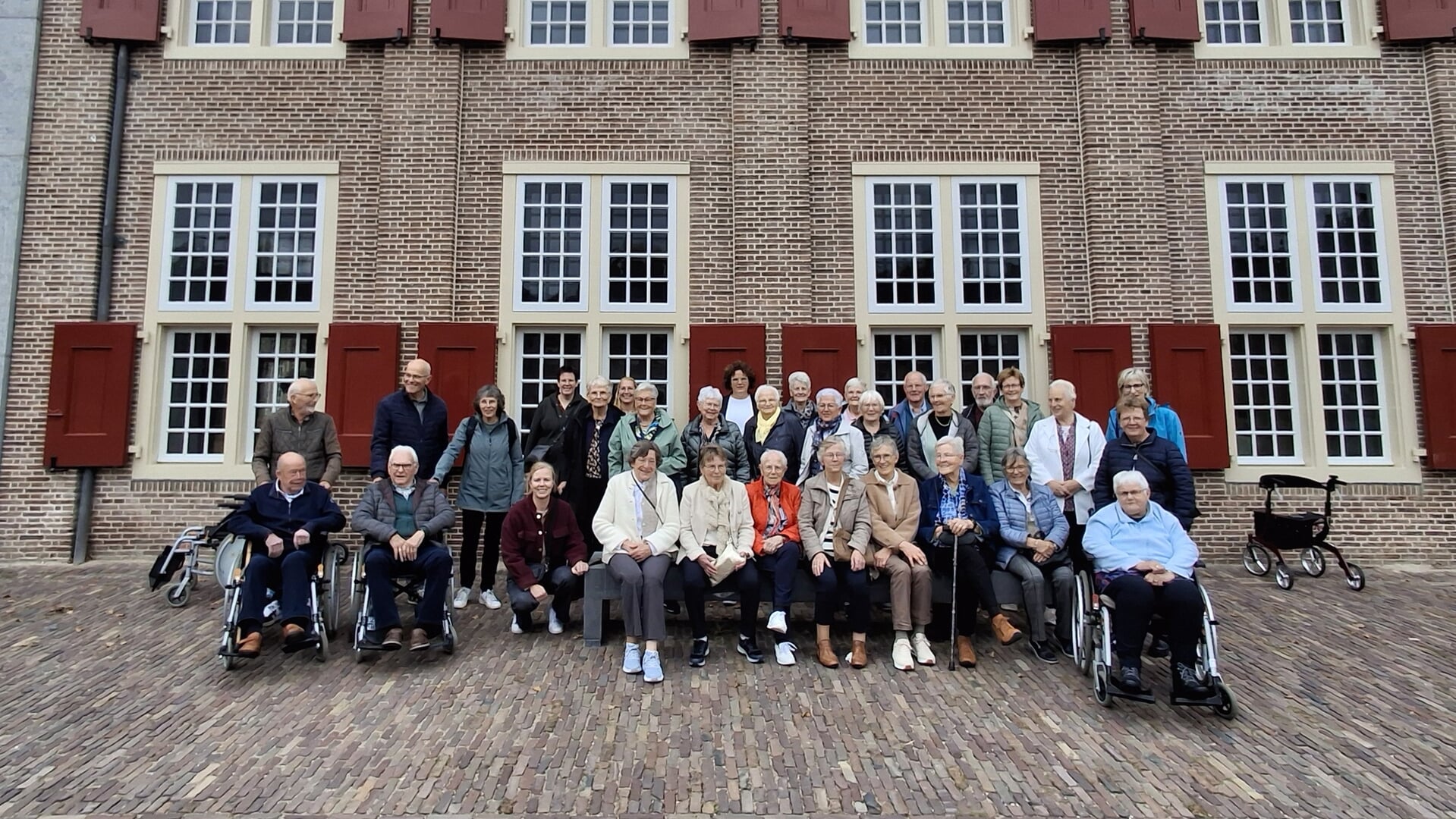 Zonnebloem Vragender viert ‘koninklijk’ jubileum