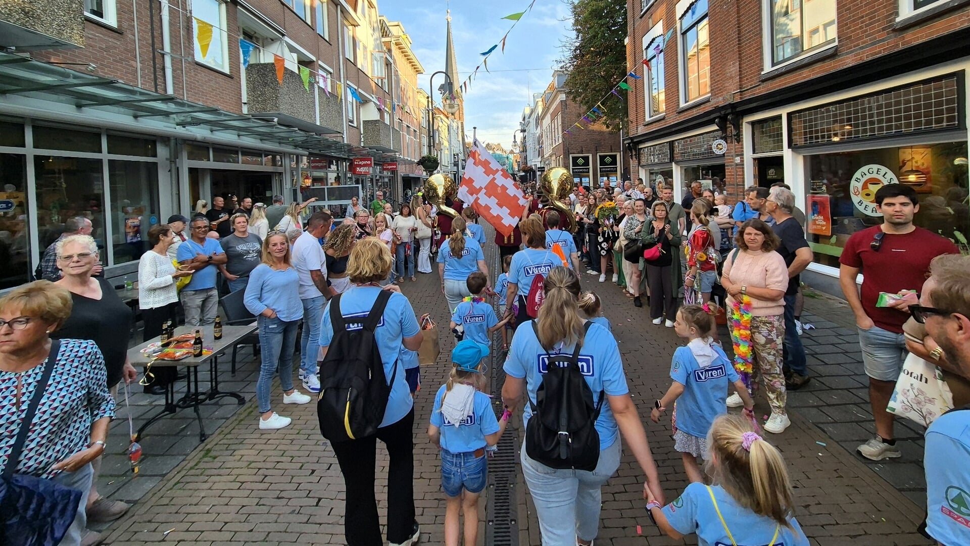 Kinderen uit Vuren lopen Avond4Daagse in Gorinchem