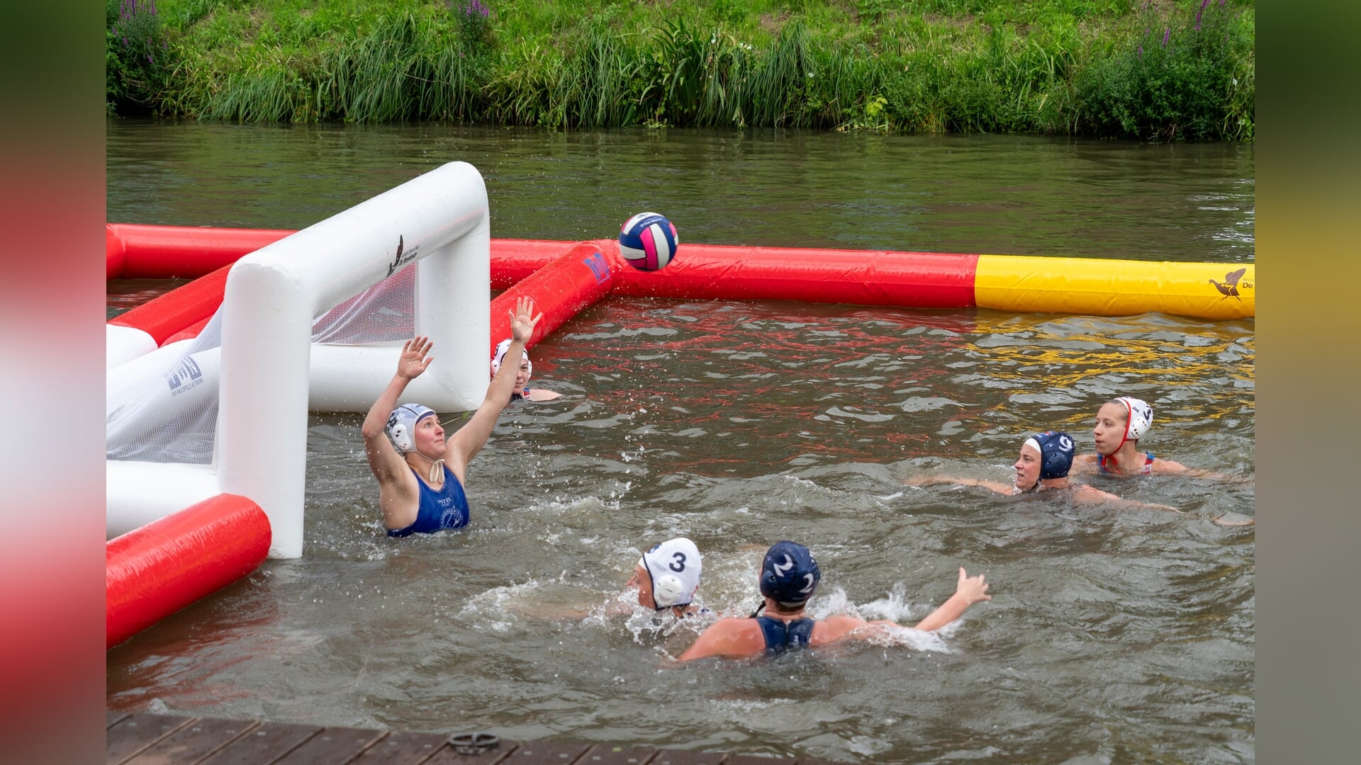 UZSC en Katwijk winnen spectaculair beachwaterpolotoernooi in Vianen