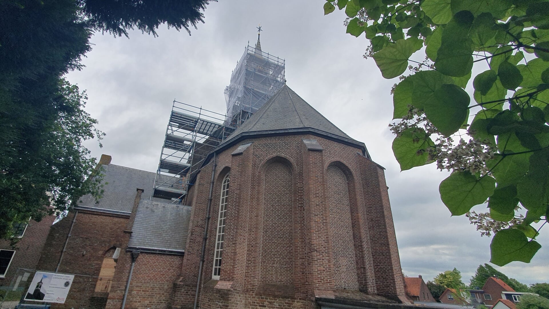 Bouwen aan de klokkentoren van Heukelum