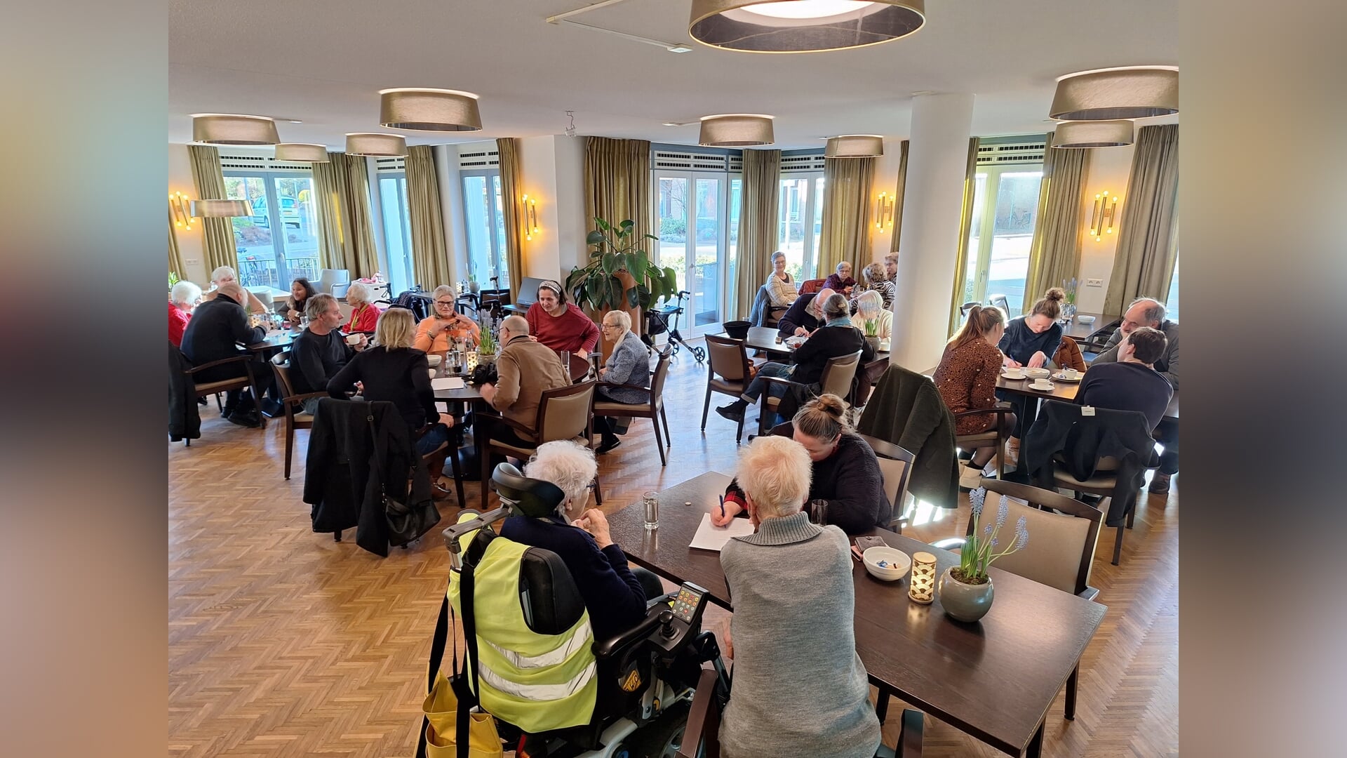 Pubkwis in Aalten: senioren en jongeren samen aan tafel