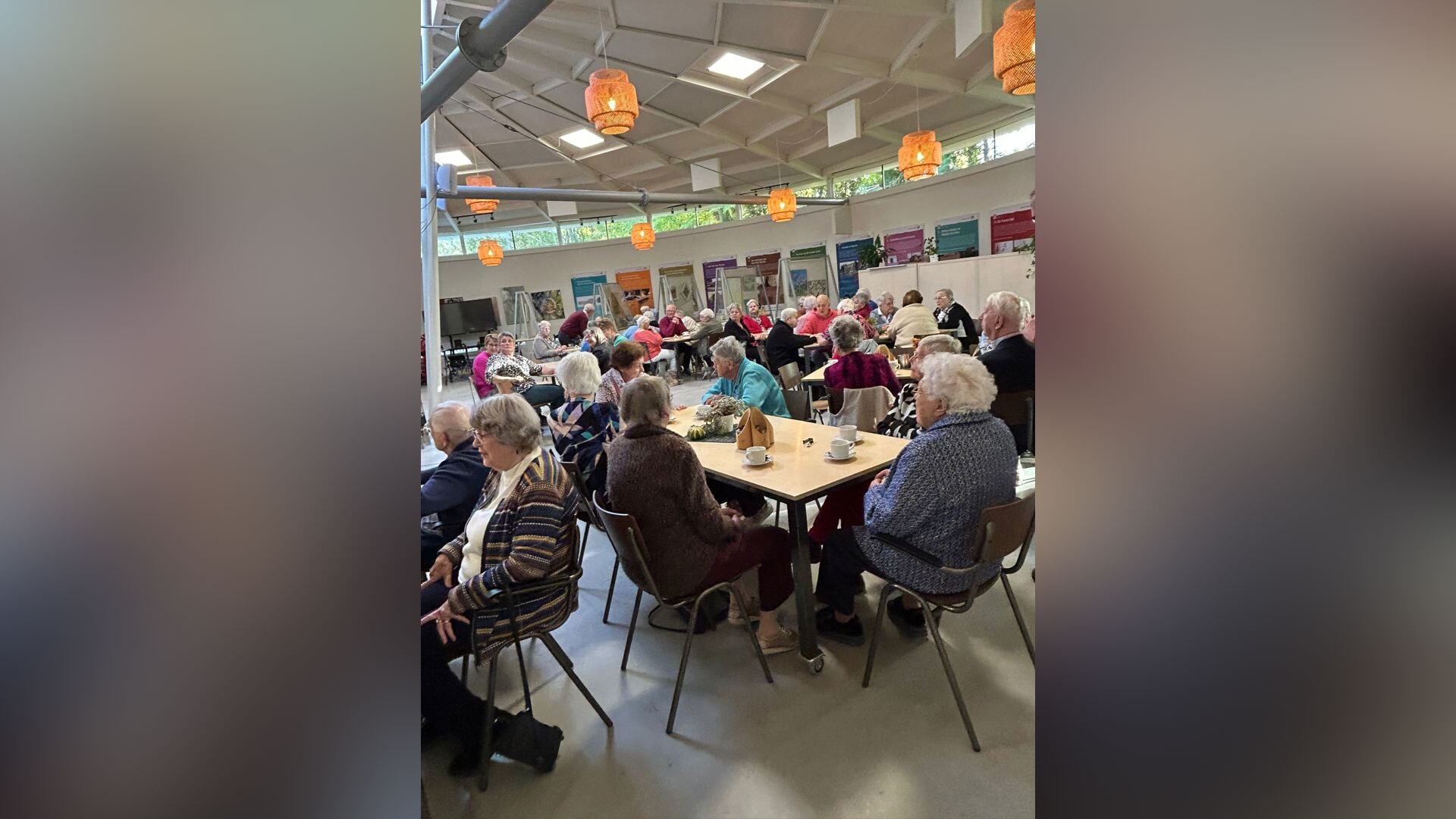 Deelnemers Zonnebloem Neede genieten van heerlijk buffet