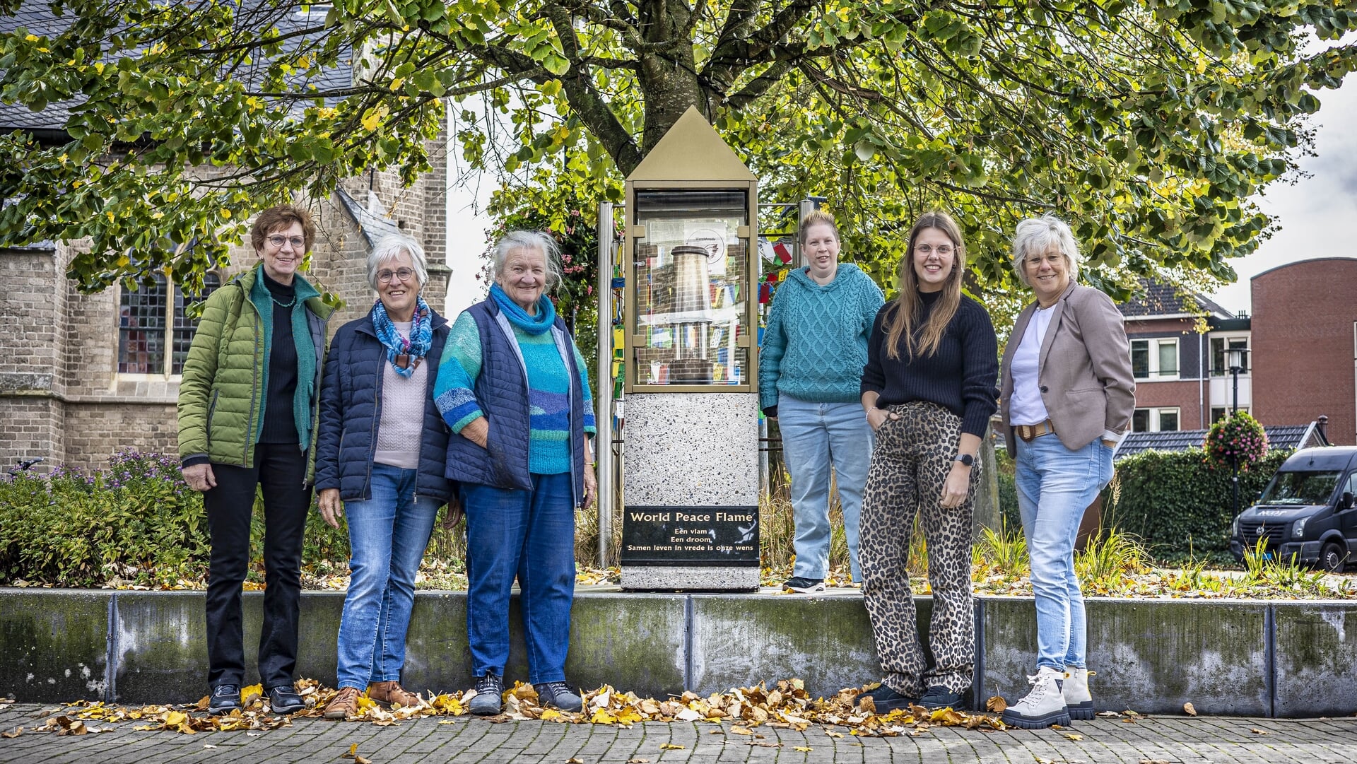 Phuur houdt vanaf nu de vredesvlam in centrum Hengelo brandend