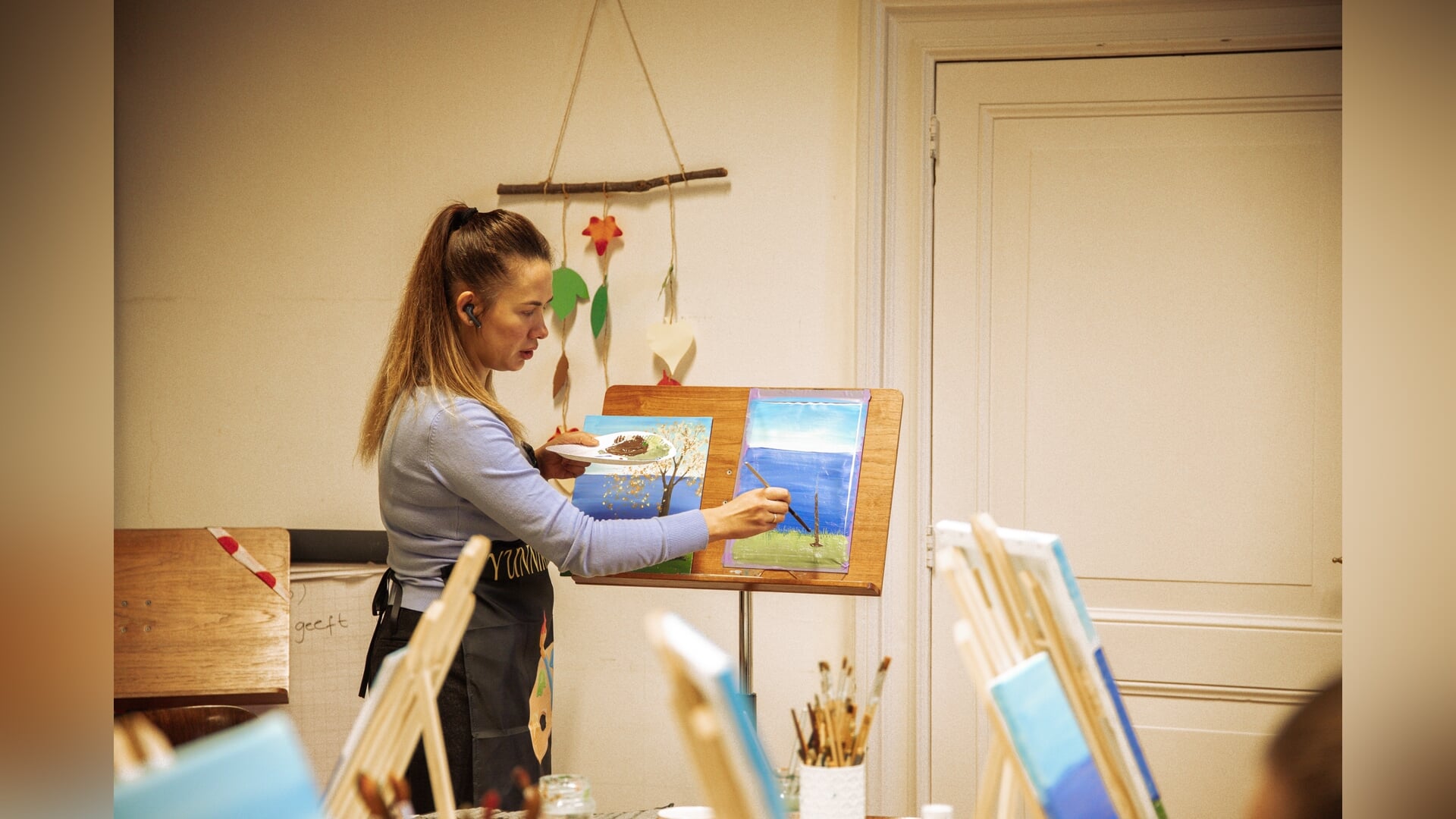Olga’s schilderworkshops brengen Oekraïners en Nederlanders samen