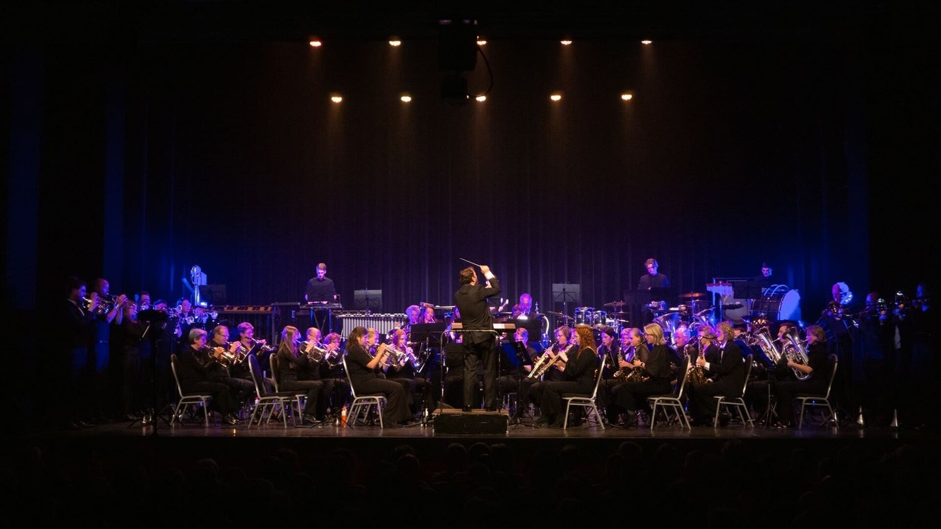 Eendracht Winterswijk presenteert: A Distance Date