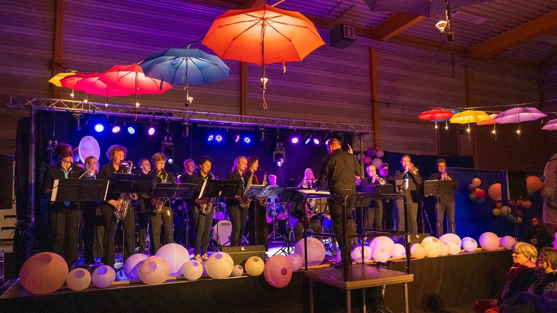Muziekavond met Crescendo en coverband Nooduitgang