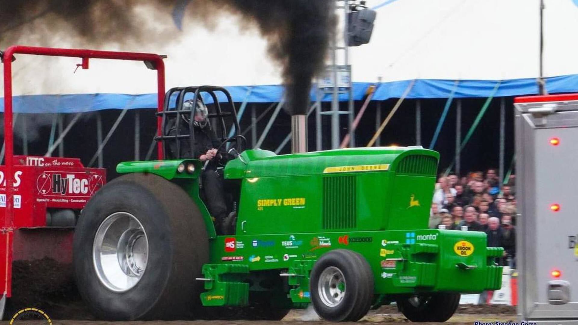 Simply Green wint Tractor Pulling in Harskamp