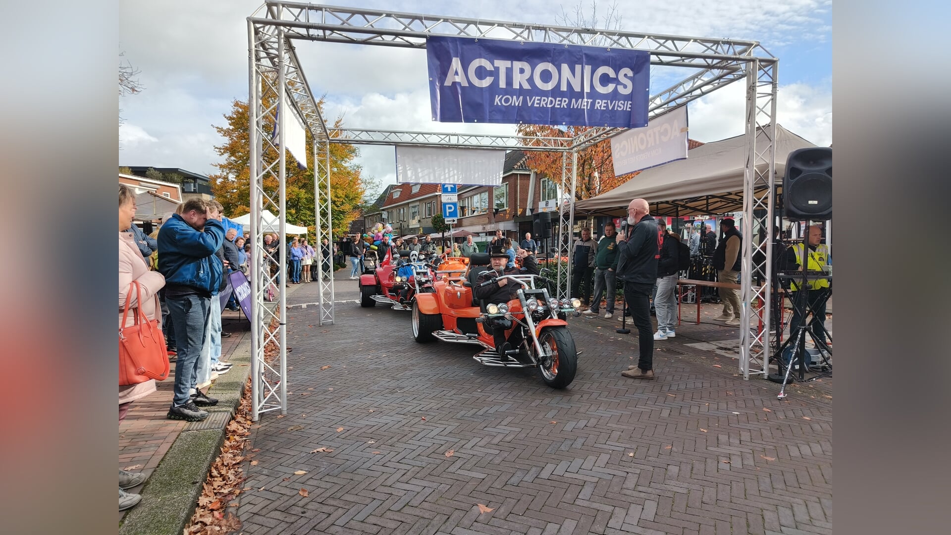 Vintage, trikes en oldtimers schitteren in najaarszon
