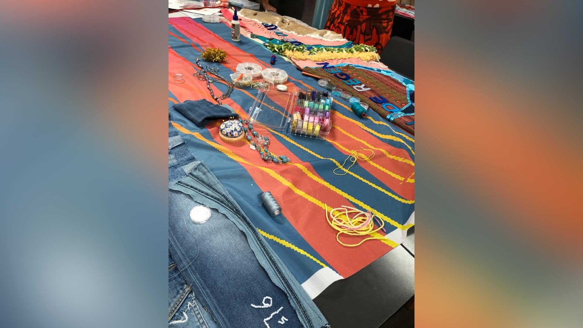 Textielproject Museum Smedekinck: WAT ER verTELT