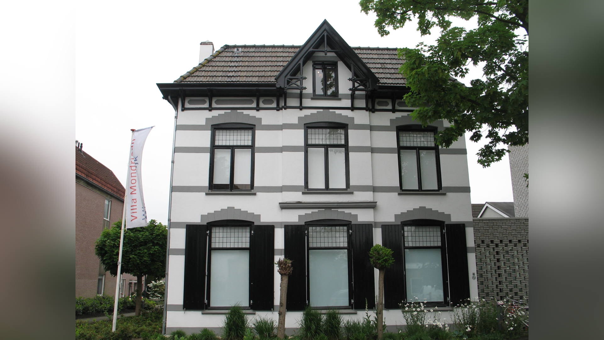 Kunstenaars zetten de deuren van atelier open