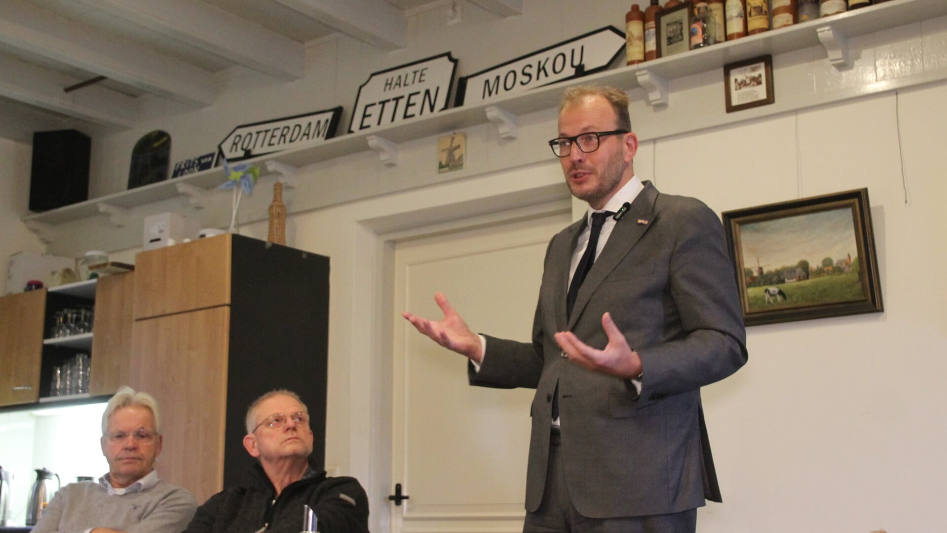 Open Molenweekend: Burgemeester Boumans hijst de vlag op molen De Witten