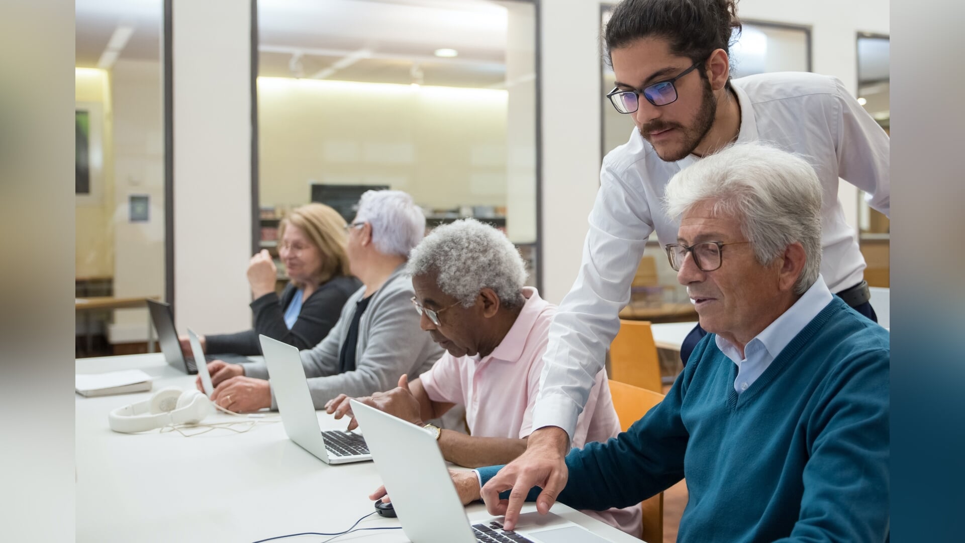Leer beter omgaan met computer en internet in bieb
