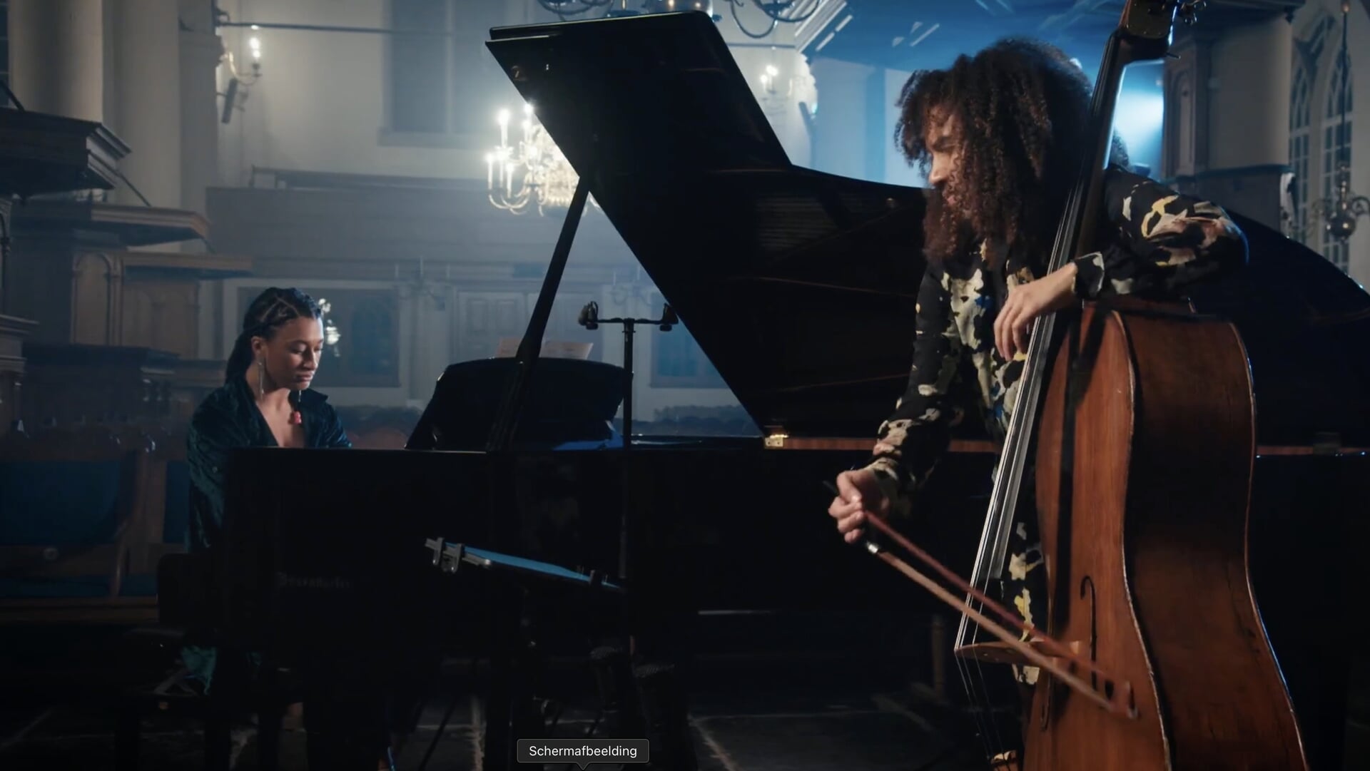 James Oesi en Djuwa Mroivili in Doopsgezind Kerkje