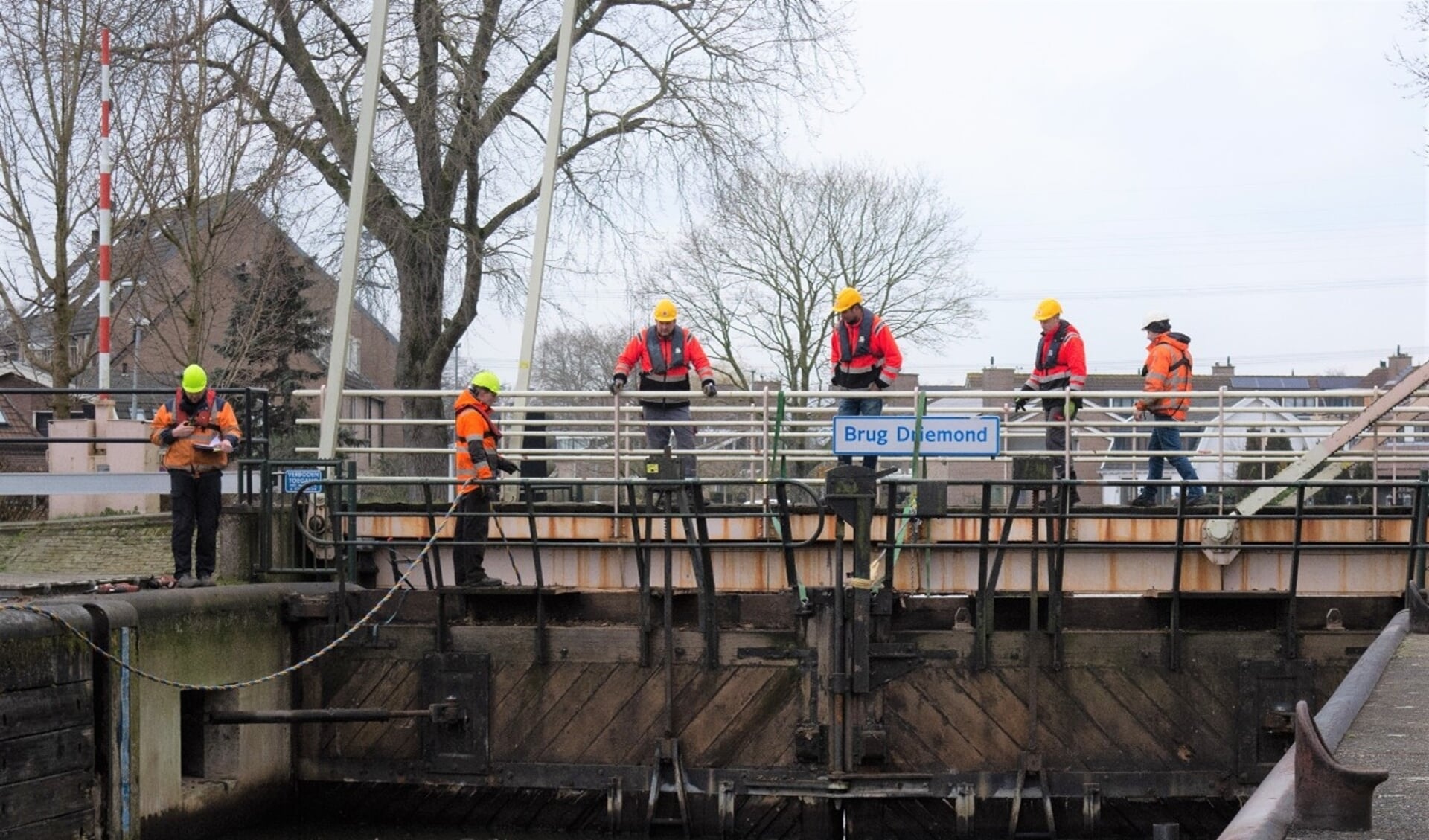Renovatie aan brug en sluis in Driemond gestart