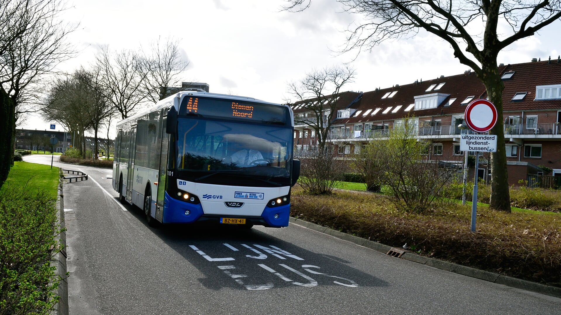 Busbaan in Diemen-Zuid mag open voor auto’s - De krant van Diemen