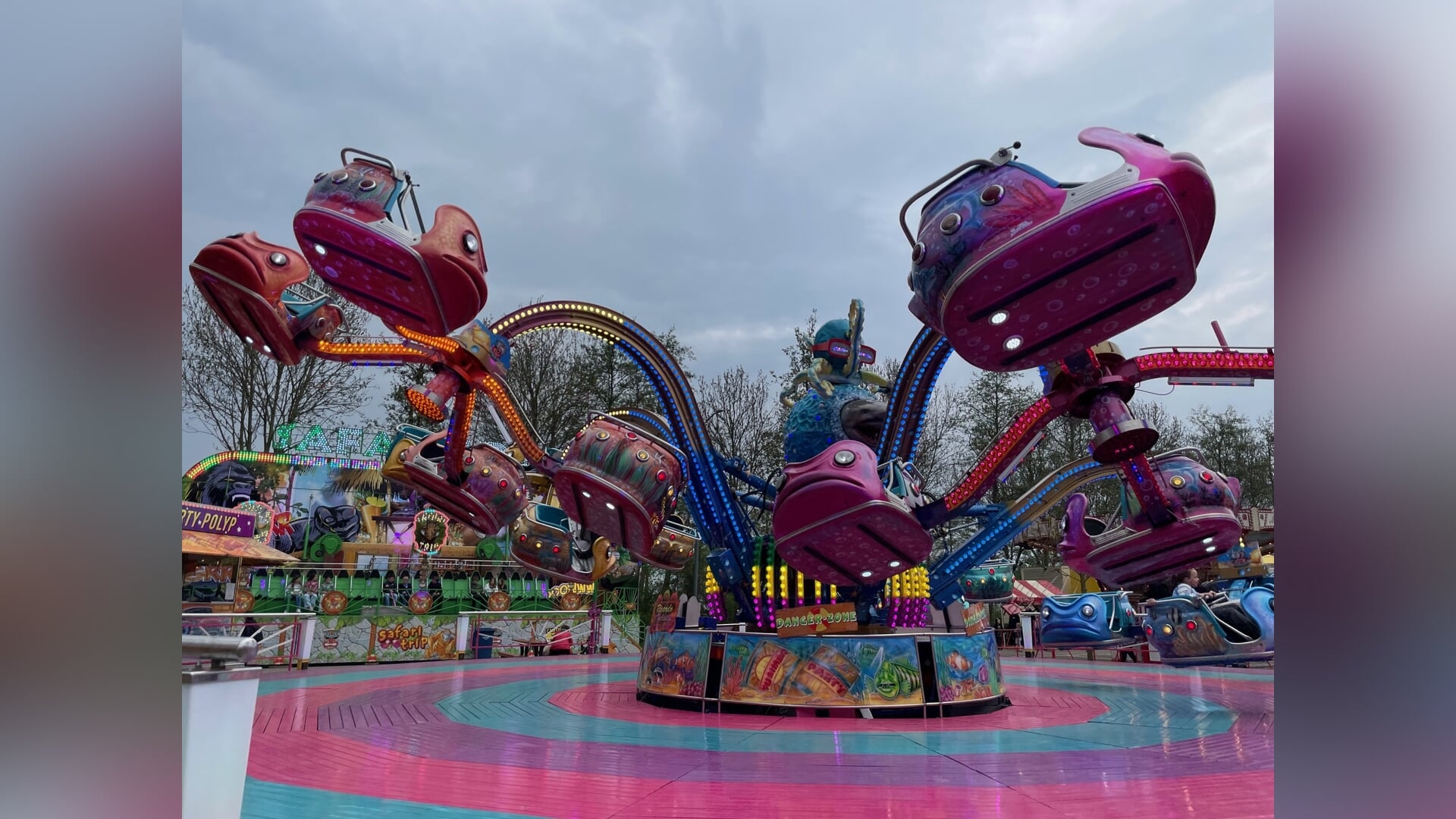 Kermis in Ouderkerk van start op Wethouder Koolhaasweg: Plezier voor jong en oud