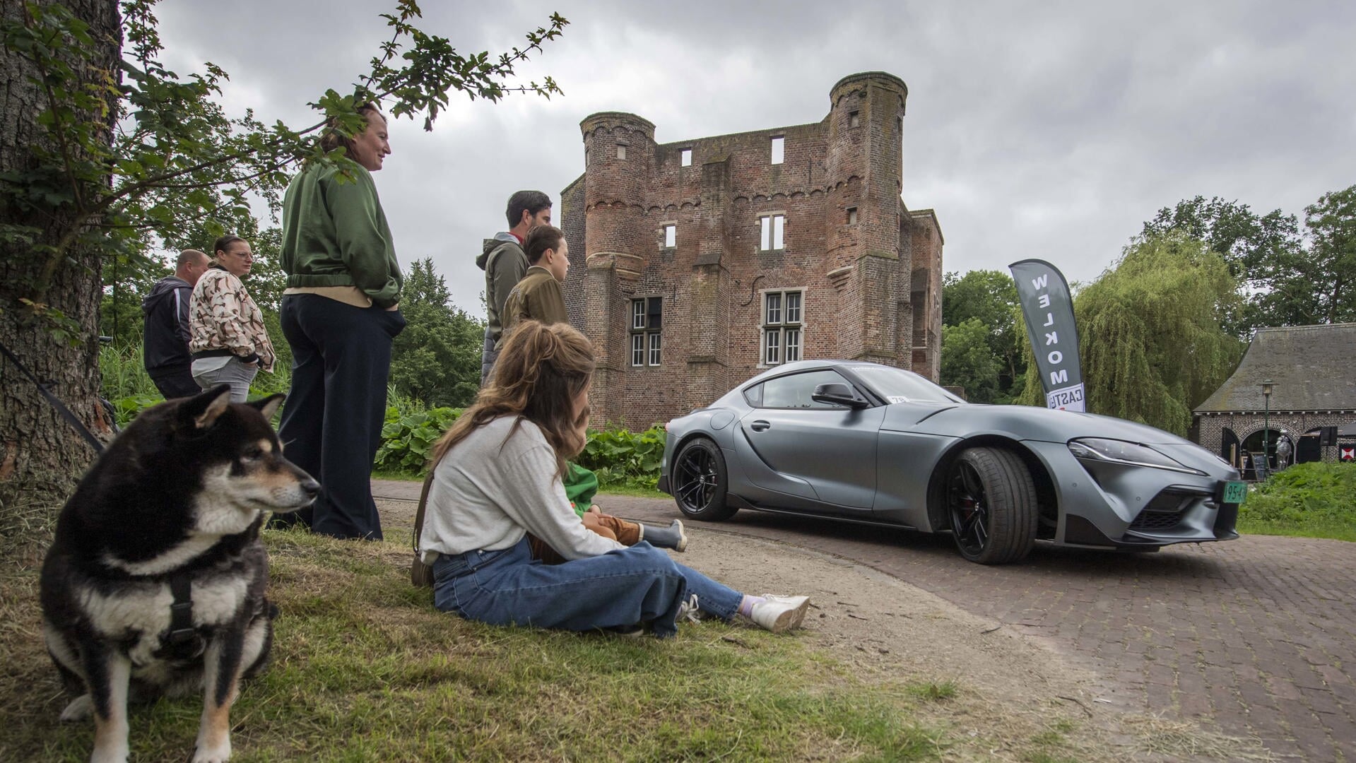 In beeld: indrukwekkende Castle Rally trekt door de regio - Al het ...
