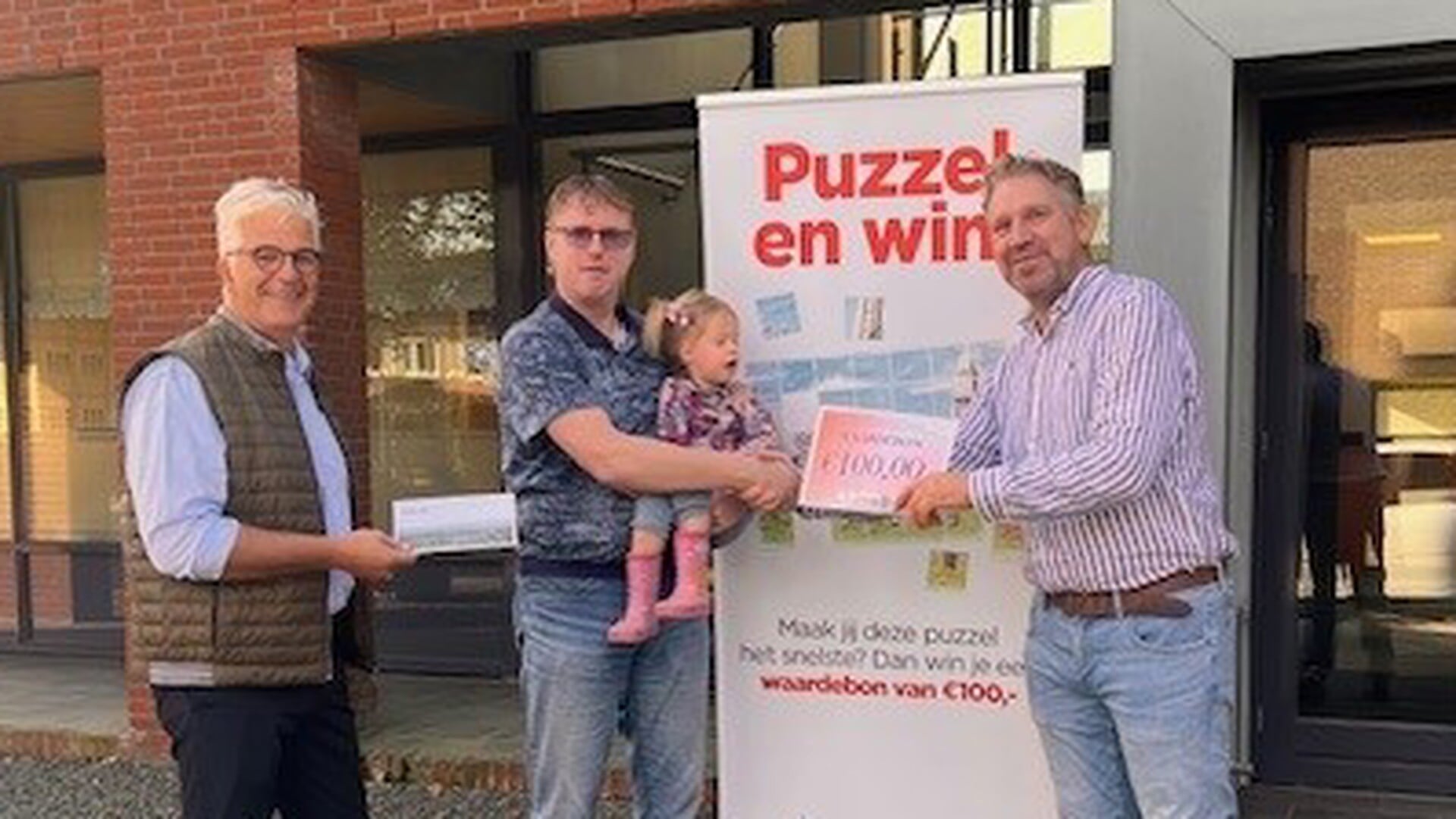 Hendrik-Jan Bikker wint puzzelwedstrijd tijdens Boerenlandfeest in Hoornaar