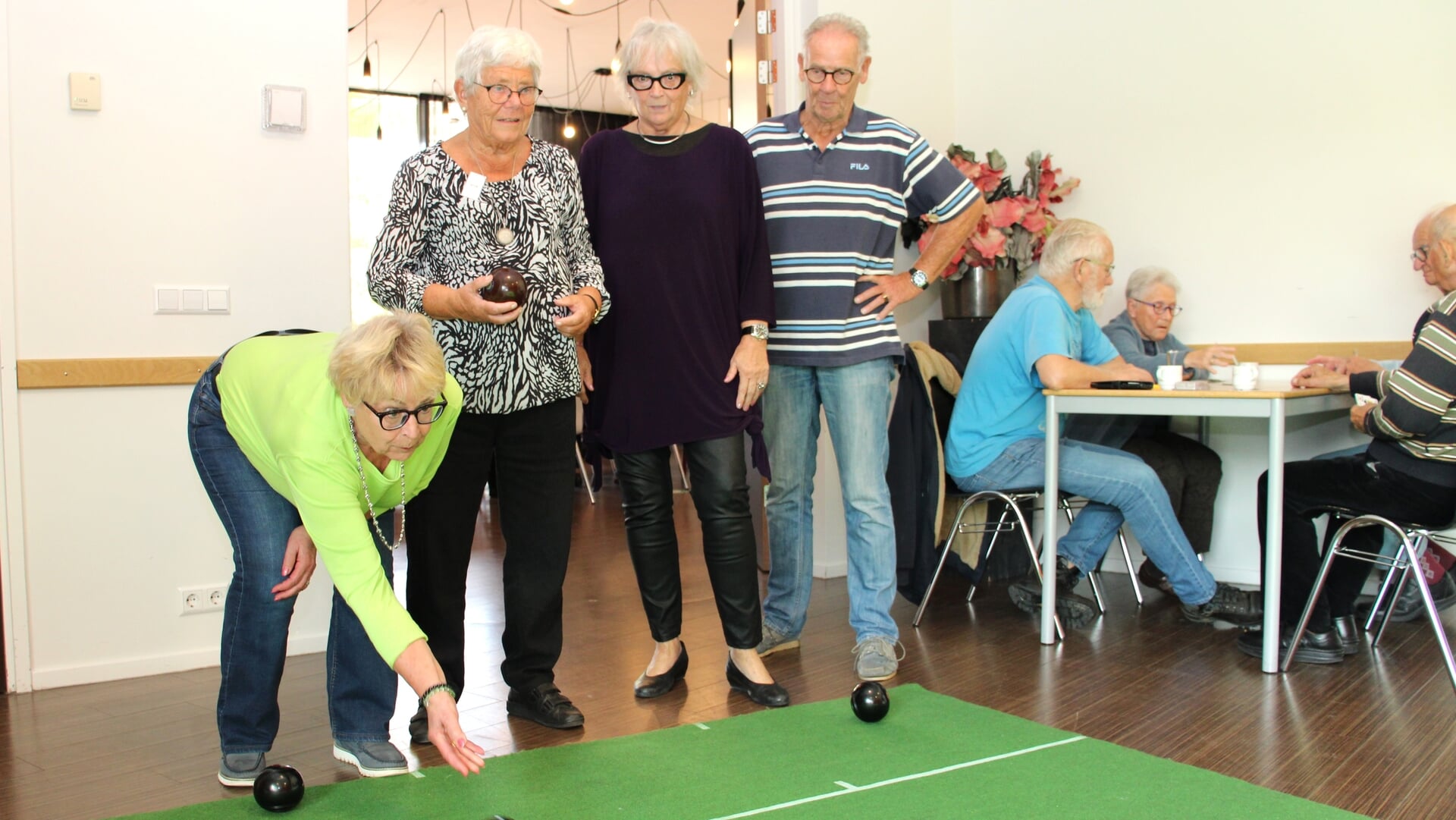 Koffie en spelletjes brengen ouderen samen