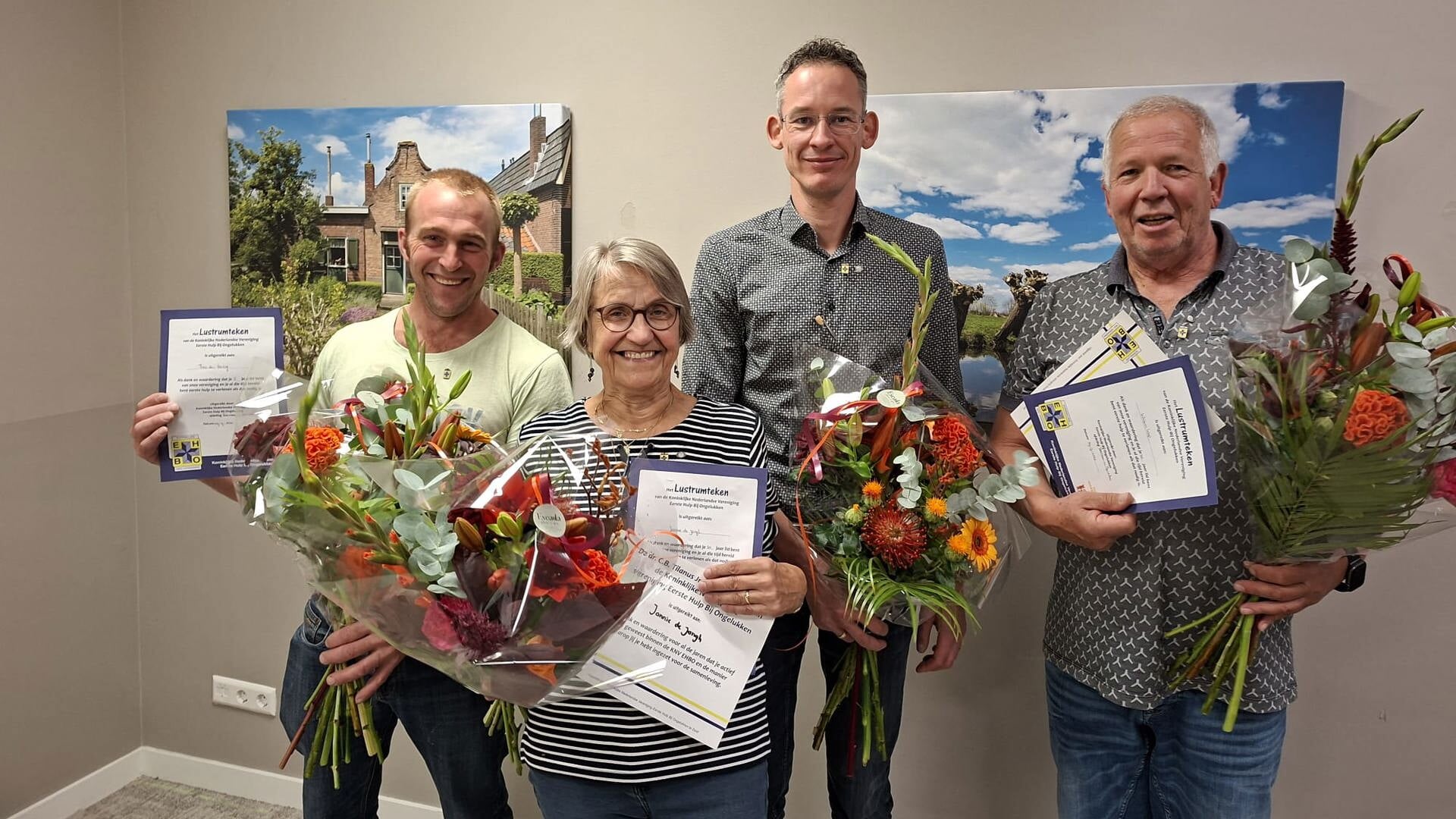 EHBO-vereniging Hoornaar en Noordeloos huldigt jubilarissen