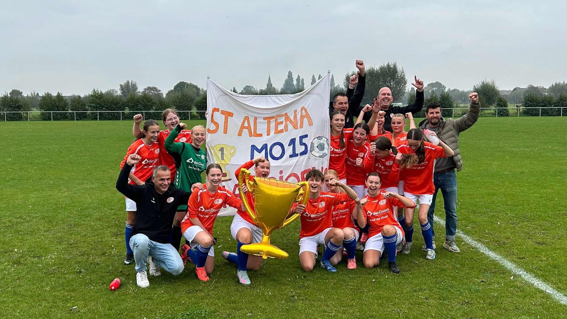 MO15 van VV Altena kroont zich tot kampioen na overwinning in ...