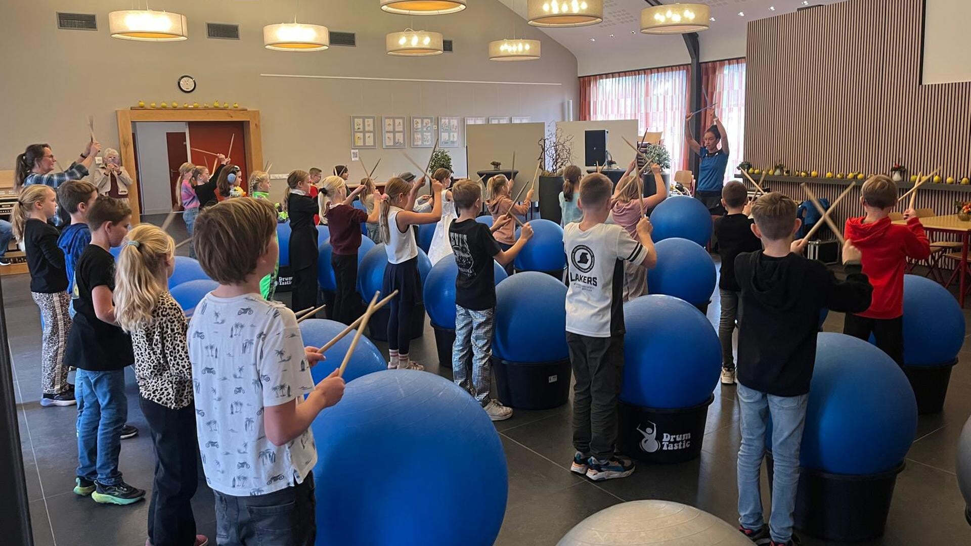 ‘Warme school’ De Halm in Almkerk blaast 40 kaarsjes uit: ‘Alle leraren kennen alle leerlingen’