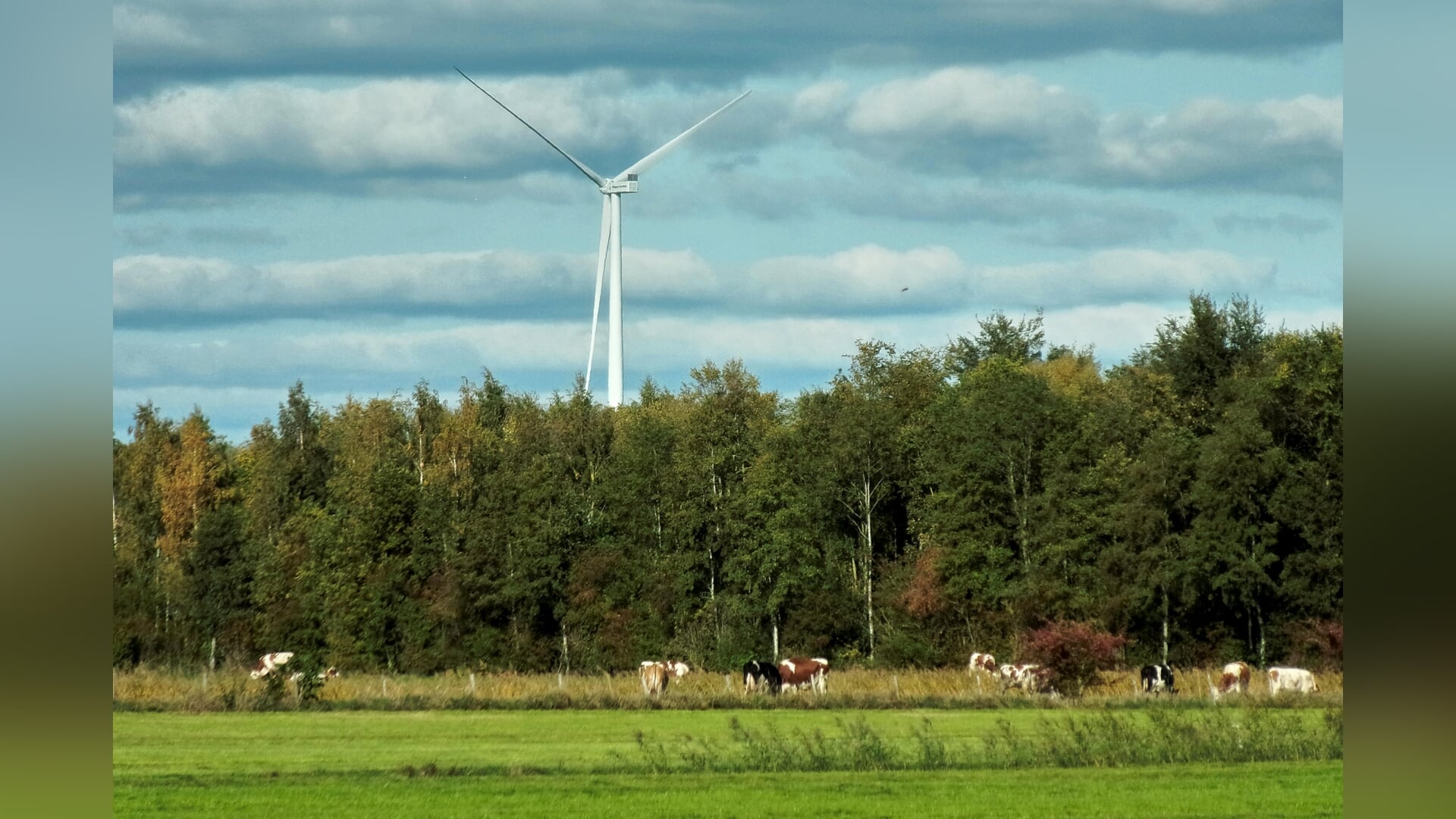 Eerste van vier windmolens Goyerbrug in Schalkwijk gereed