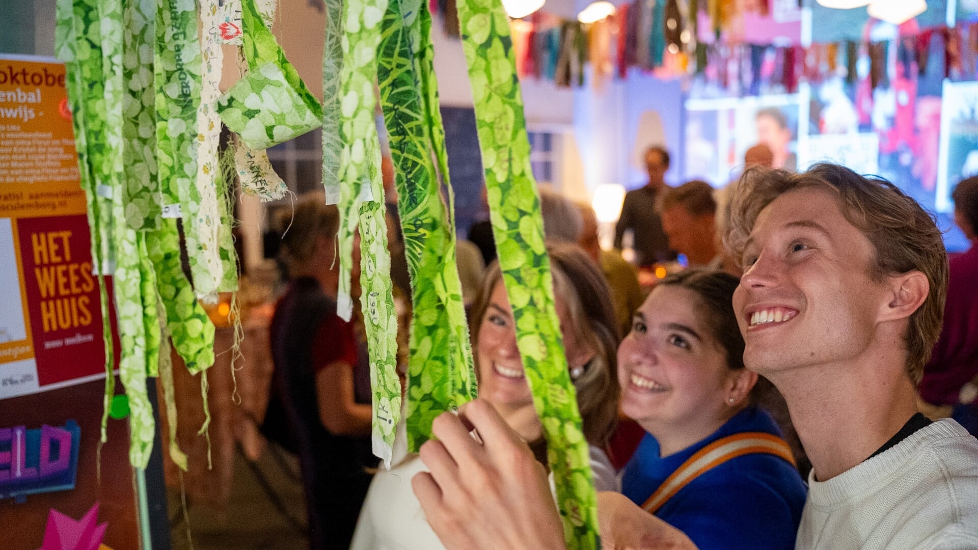 Vijfde editie KerstKleedjeAan in Culemborg met pop-up boutique in bibliotheek Elisabeth Weeshuis