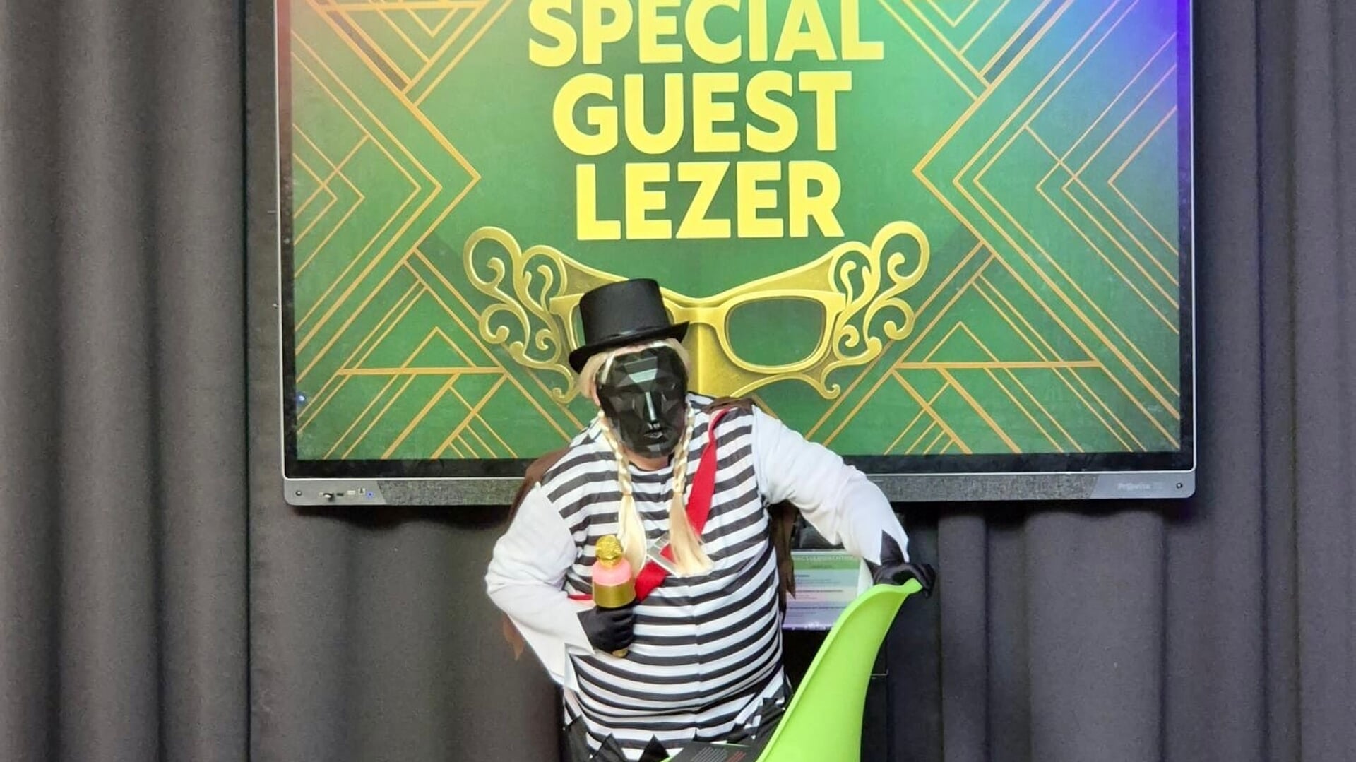 Wie leest er voor op de Morgenster: The Masked Voorlezer