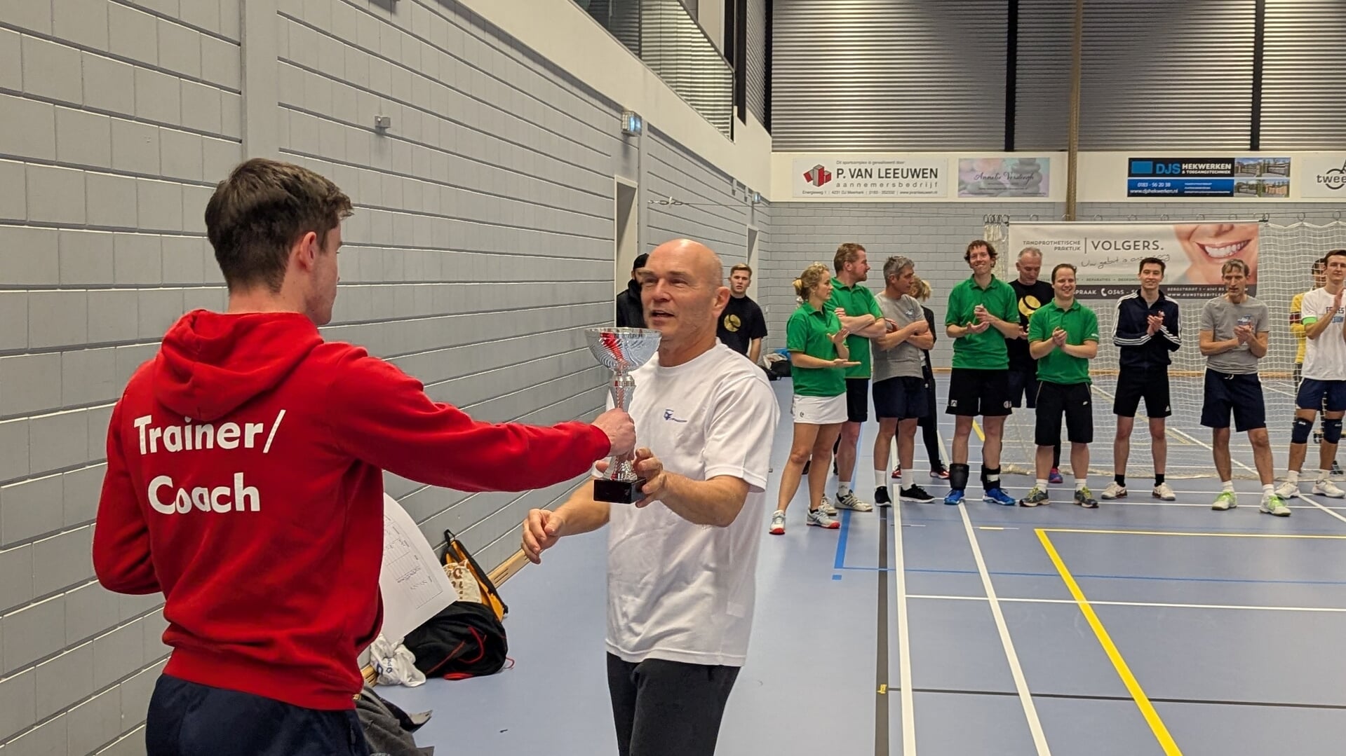 Samen werken, samen sporten: het volleybal bedrijventoernooi van Asperen