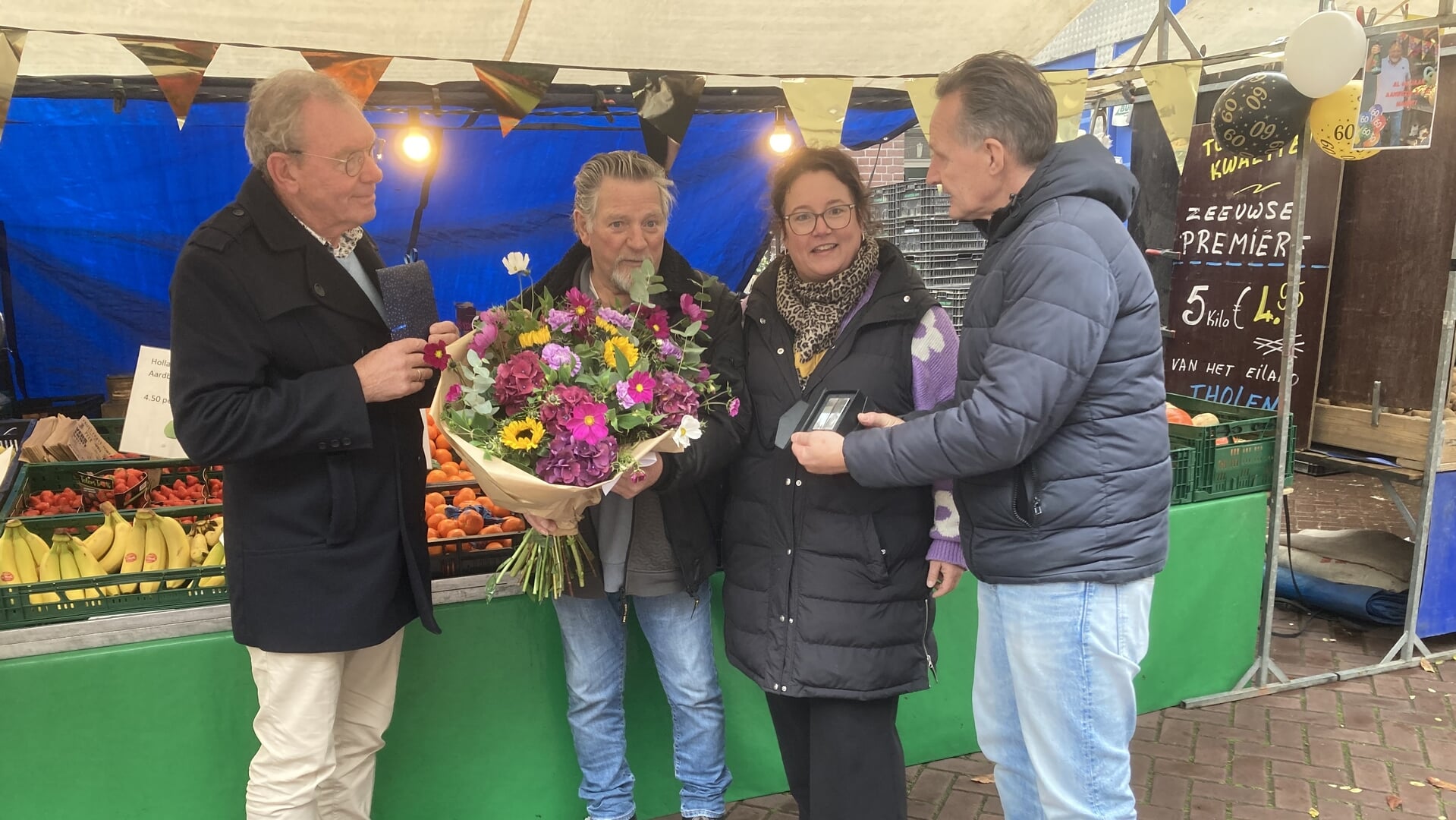 Gerrit de Jong 60 jaar op de weekmarkt in Culemborg: ‘Nooit chagrijnig’