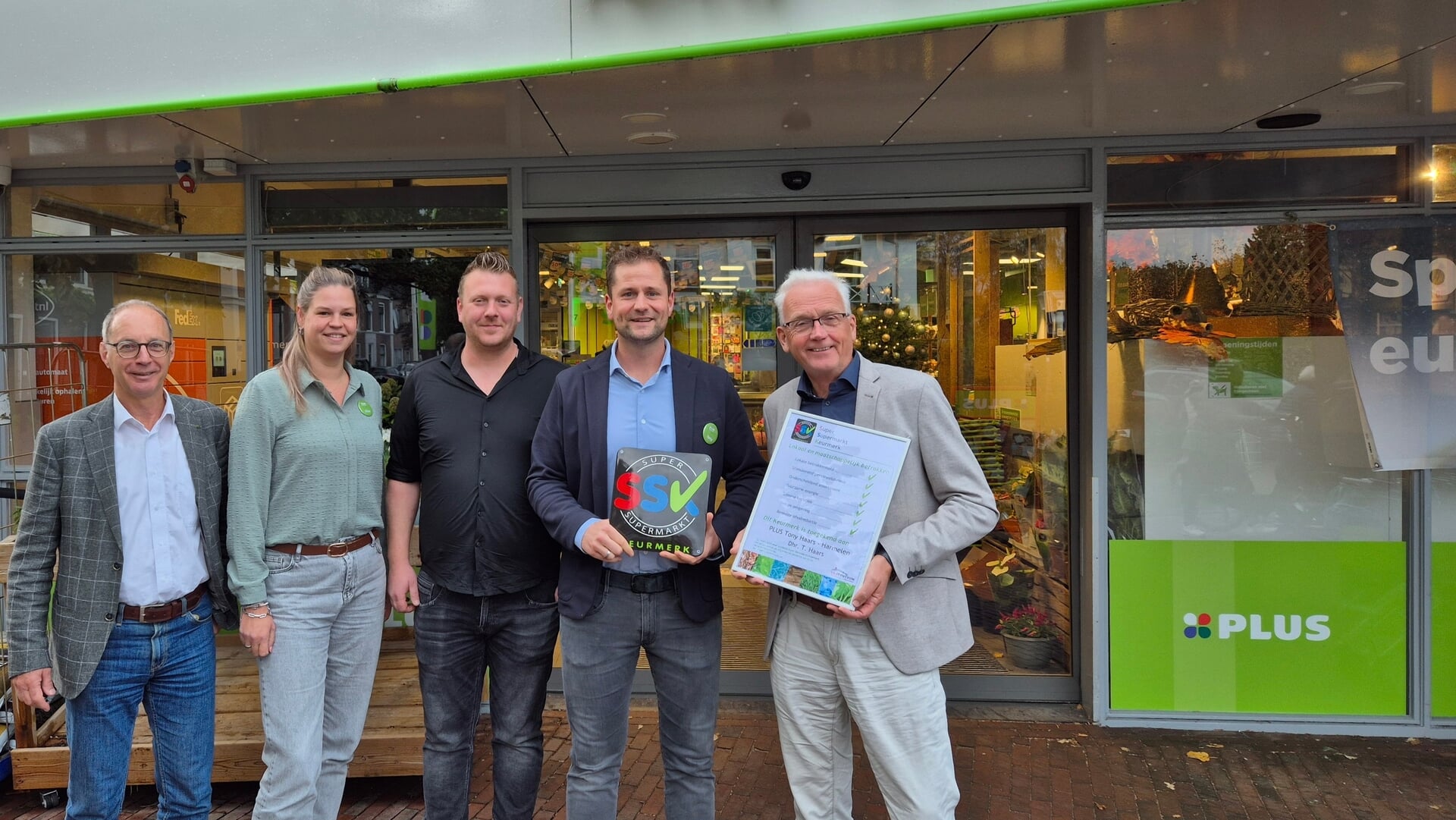 PLUS Tony Haars in Harmelen ontvangt Super Supermarkt Keurmerk