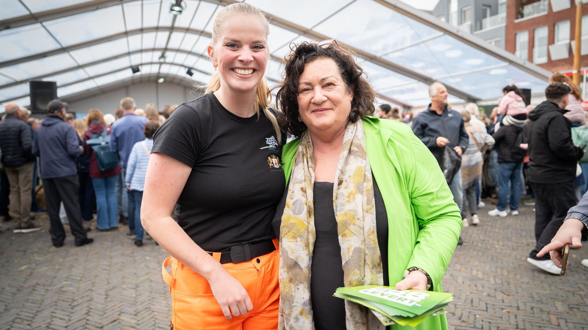 Flyers, uien en Caroline van der Plas op de Koeiemart