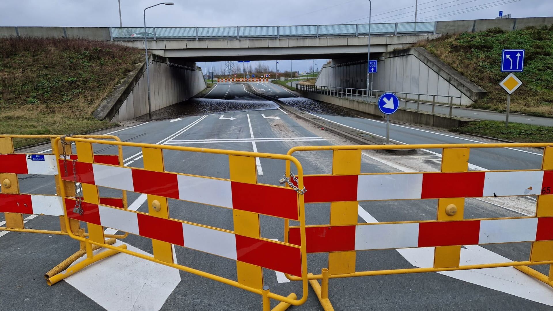 Wateroverlast: weg tussen Den Dungen en Berlicum dicht