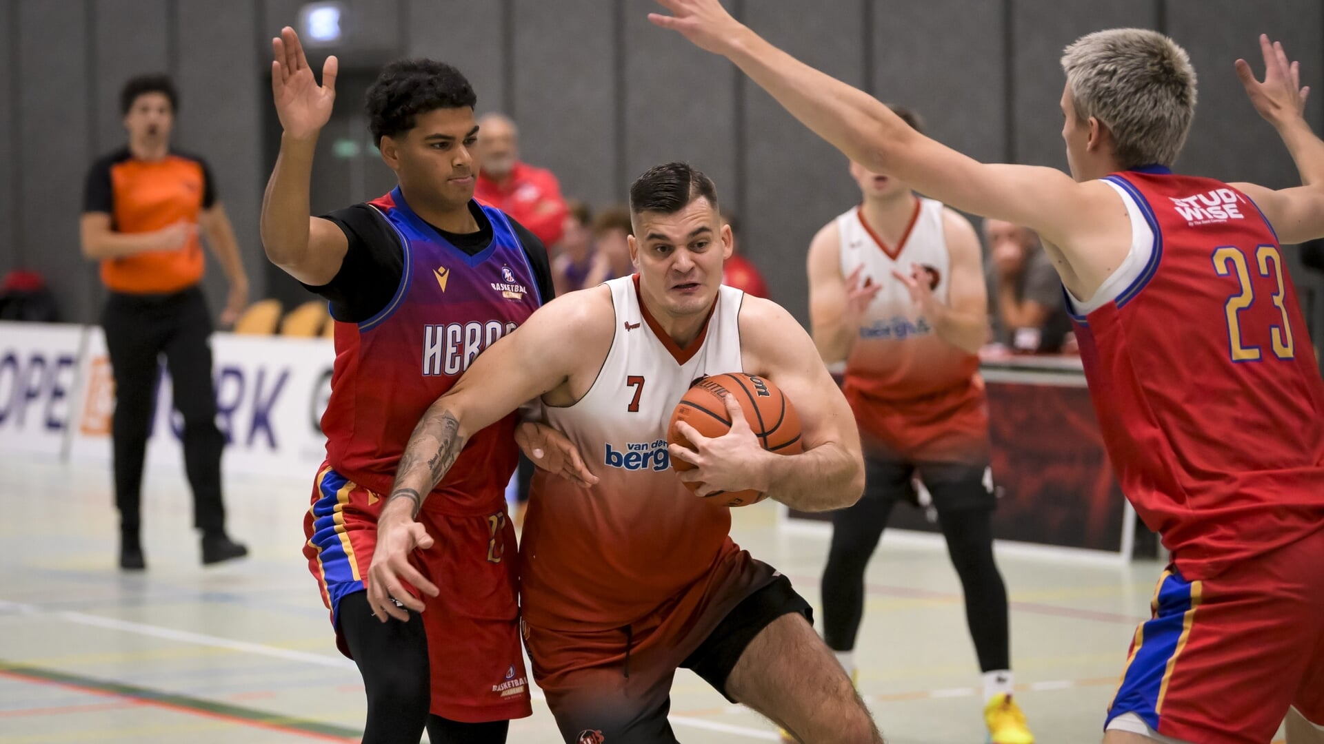 Juiste mensen staan op en BC Virtus leeft weer: ‘Dan winnen we een flink aantal van onze wedstrijden