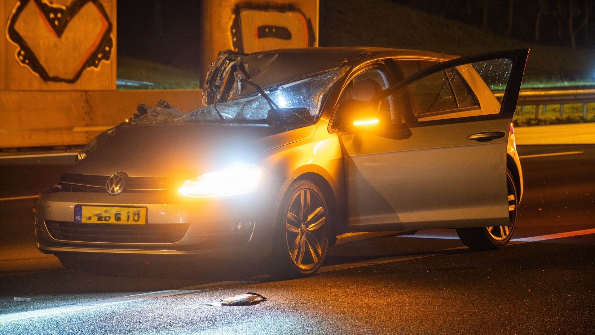 Automobilist komt met de schrik vrij na harde botsing op vrachtwagen op A2 bij Nieuwegein