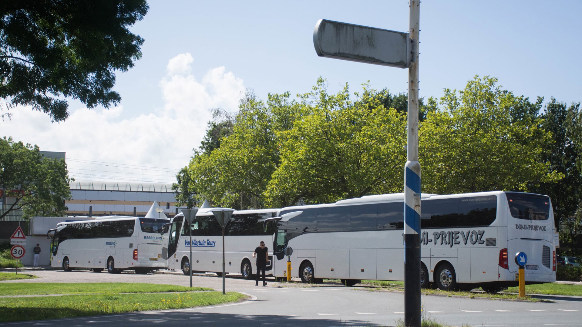 Busverkeer tussen Weesp en Almere Oostvaarders verloopt chaotisch | Al ...