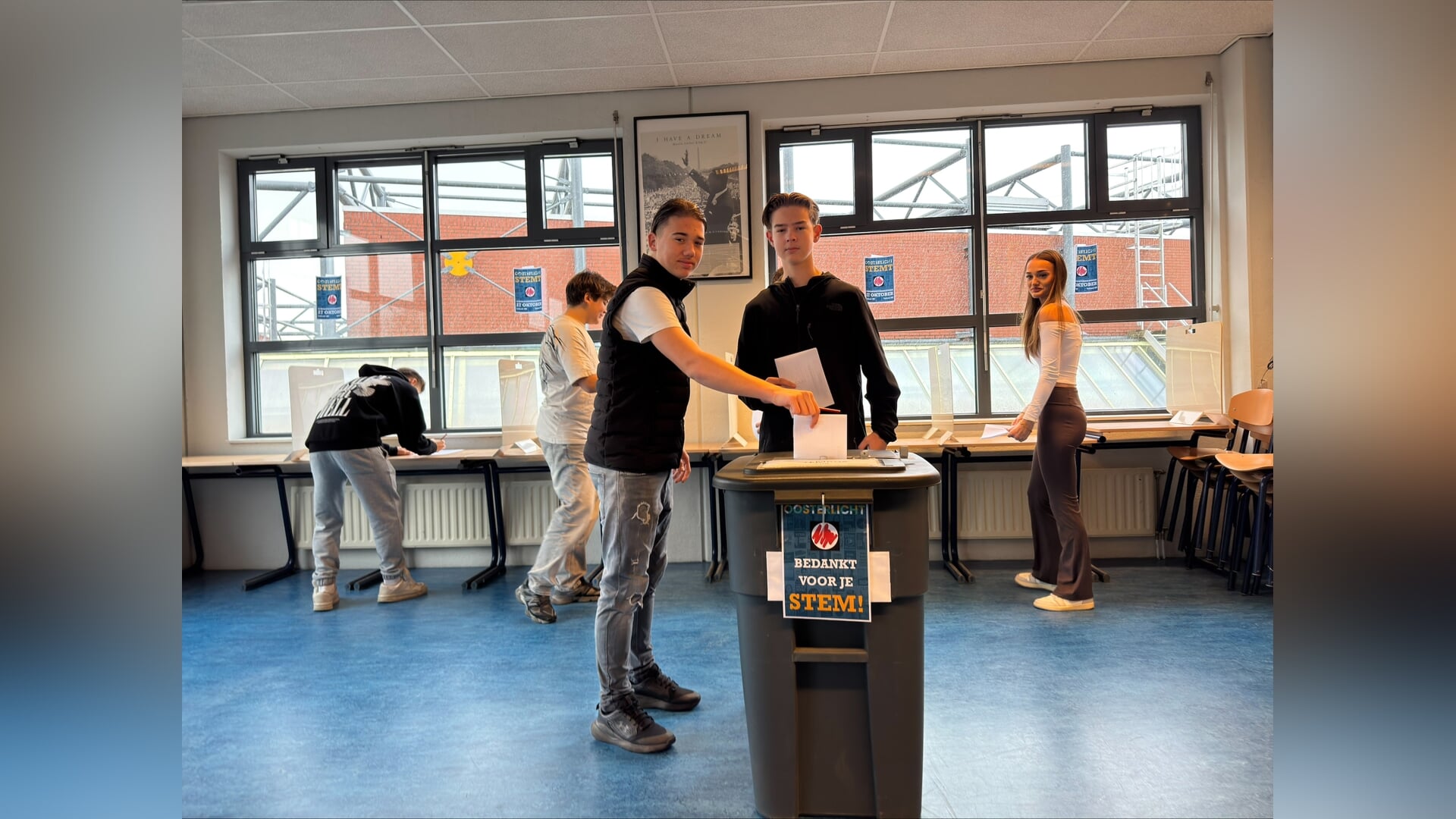 Leerlingen Oosterlicht College in Nieuwegein nemen deel aan landelijke scholierenverkiezingen