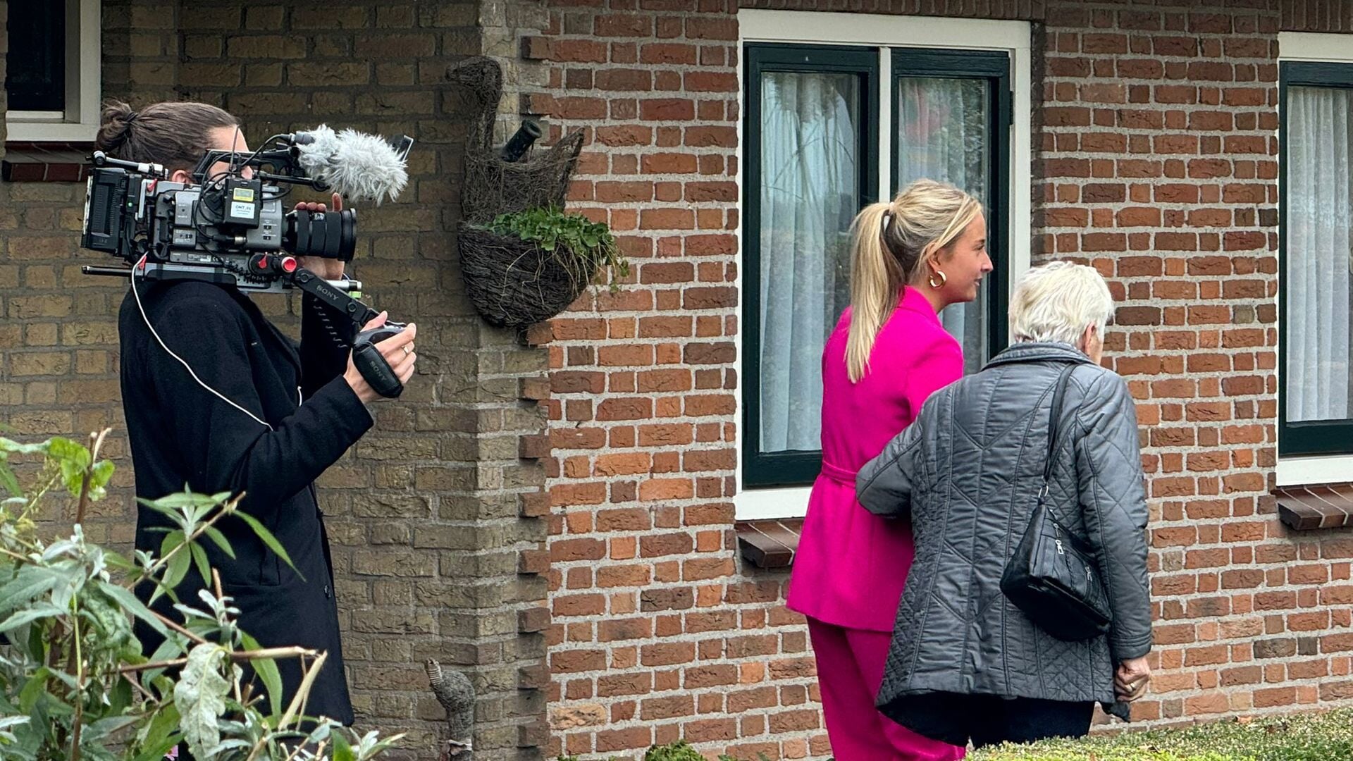 SBS6-stemtaxi brengt Drongelen en Babyloniënbroek naar stembus: ‘Bewoners kregen ultieme VIP-behande