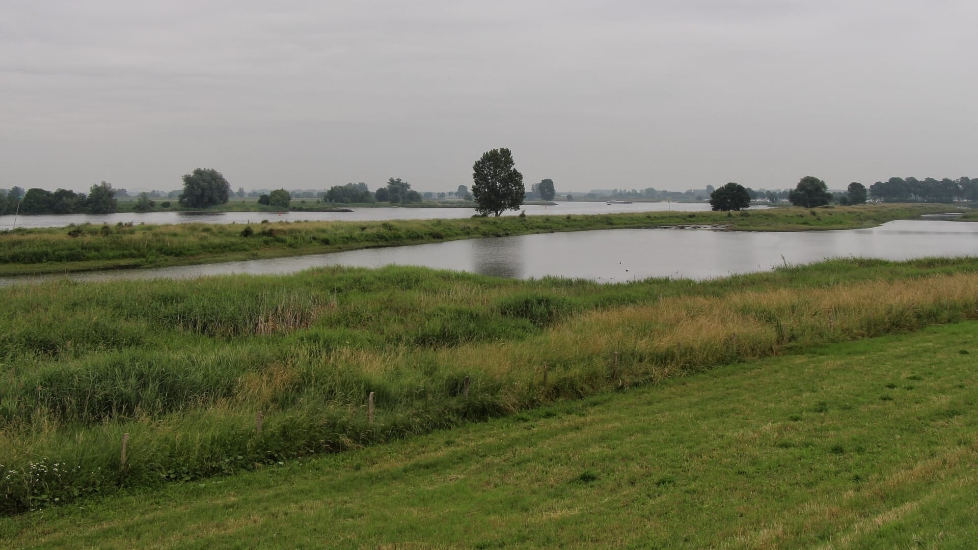 Waterschap licht plannen toe voor dijkversterking Nieuwegein in bewonersbijeenkomst