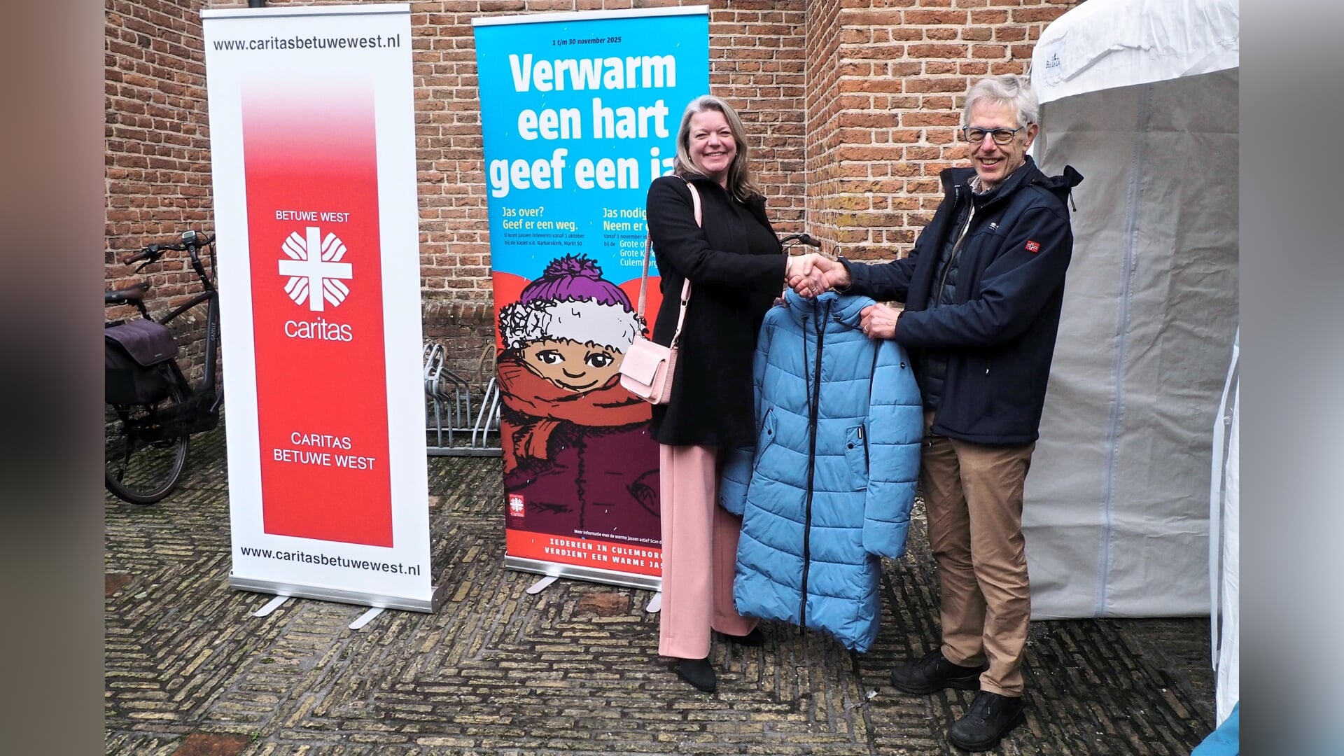 Warme jassenactie van start bij Grote Barbarakerk in Culemborg